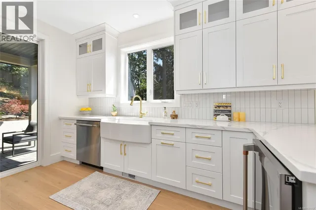 3 - 930 FALAISE CRESCENT, Saanich 4