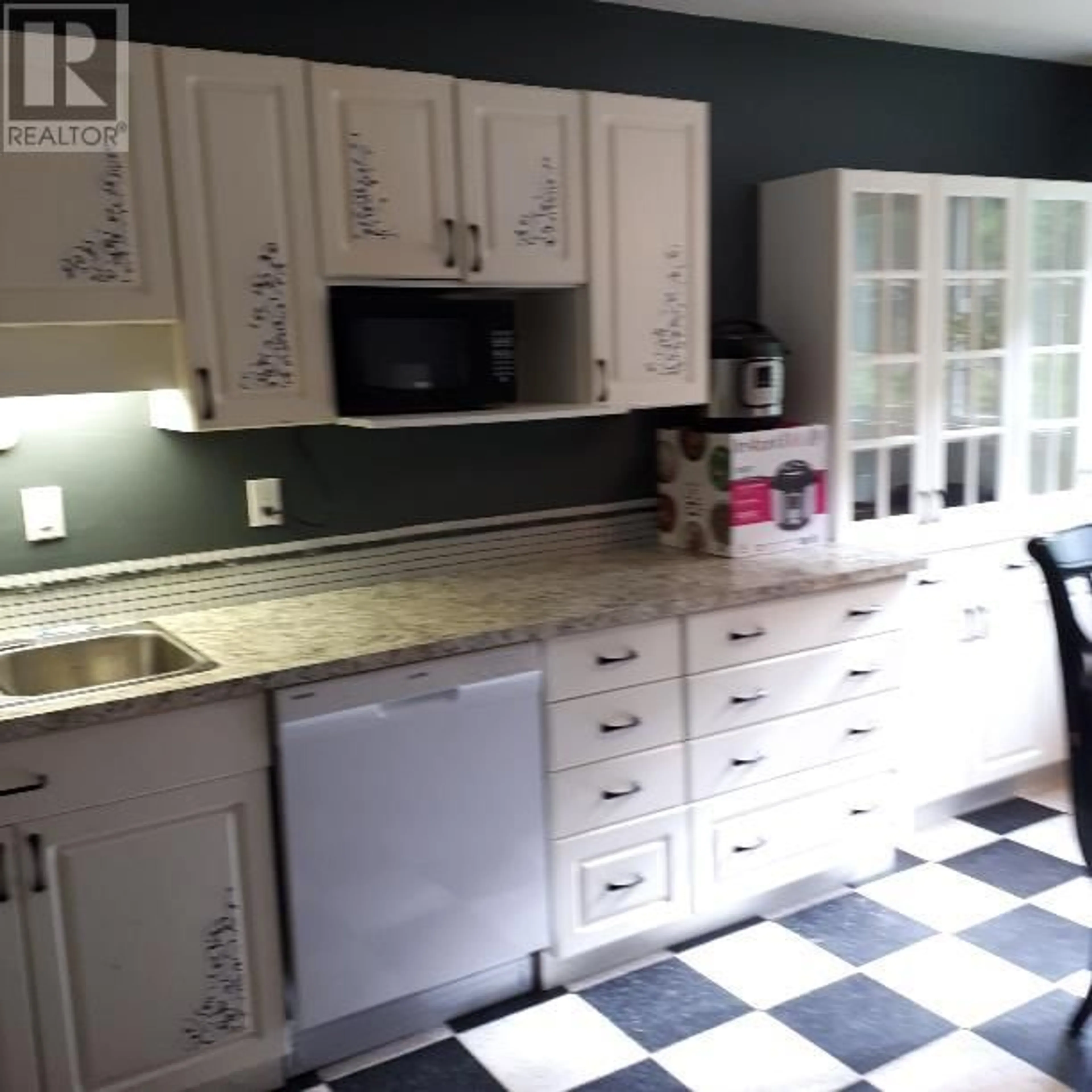 Kitchen, cement floor for 286 Green Avenue W Unit# 106, Penticton British Columbia V2A3T2