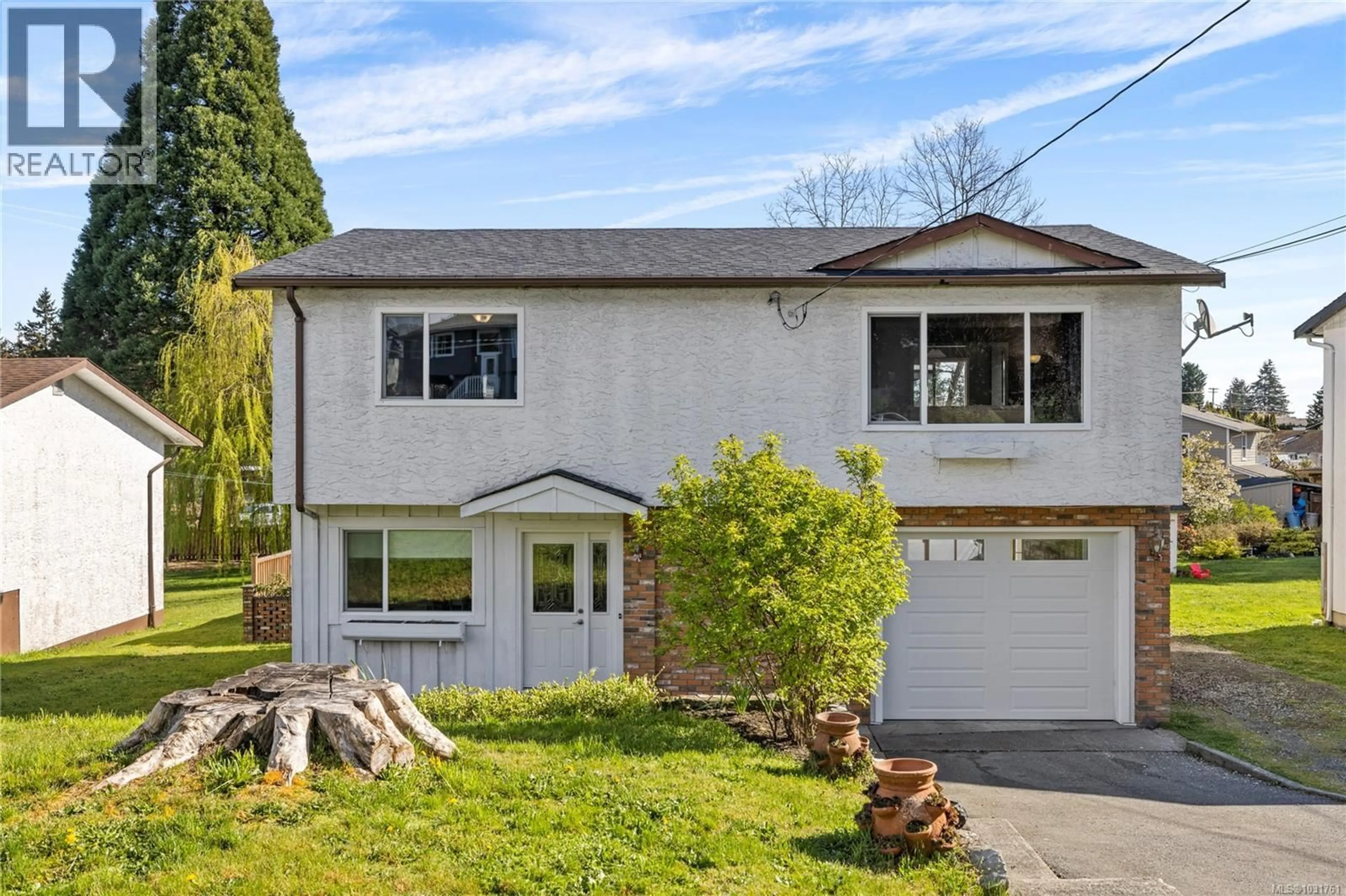 Home with vinyl exterior material, street for 1161 STILLIN DRIVE, Ladysmith British Columbia V9G1P3