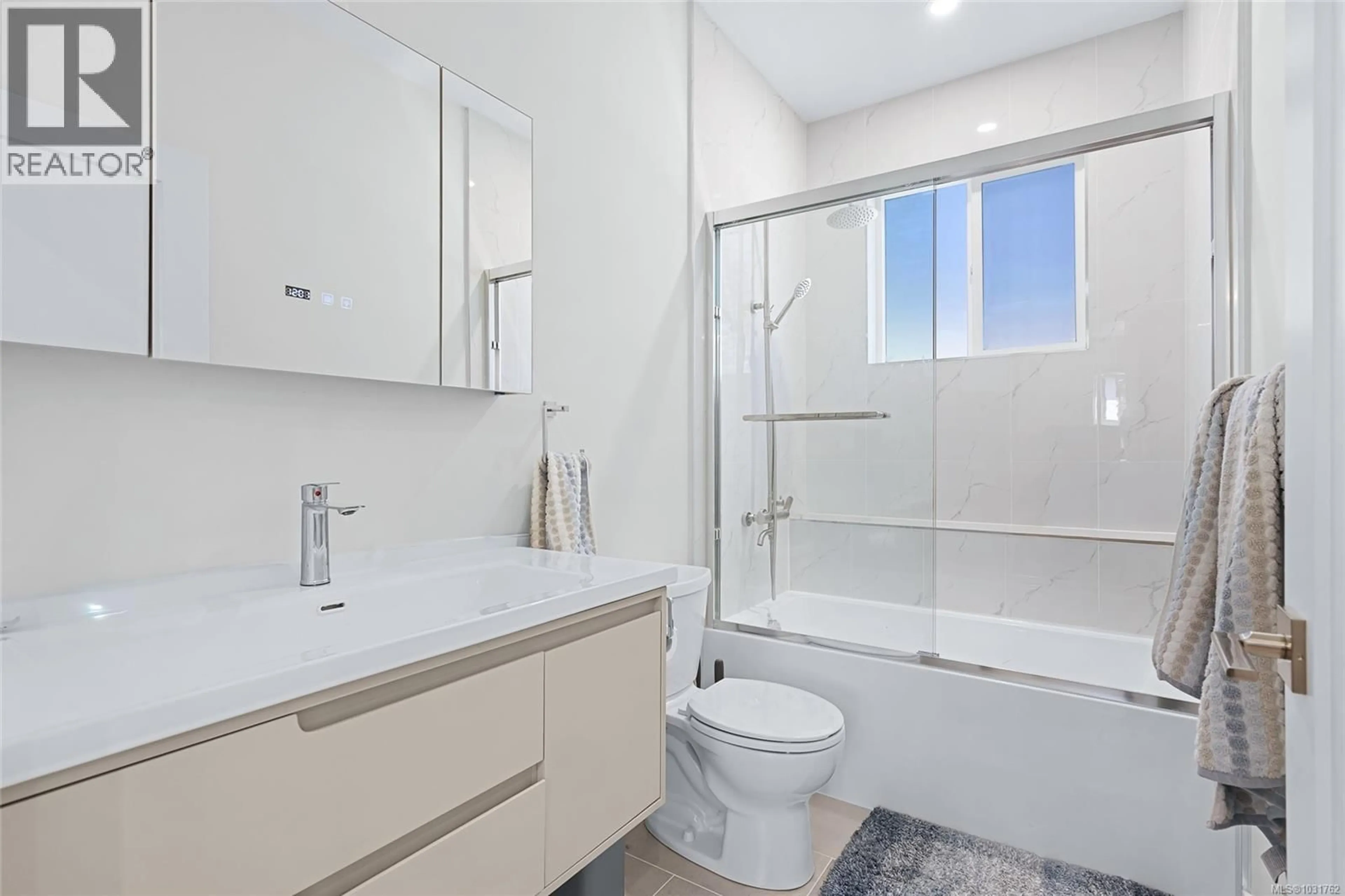 Standard bathroom, unknown for 102 LINMARK WAY, Nanaimo British Columbia V9T0K5