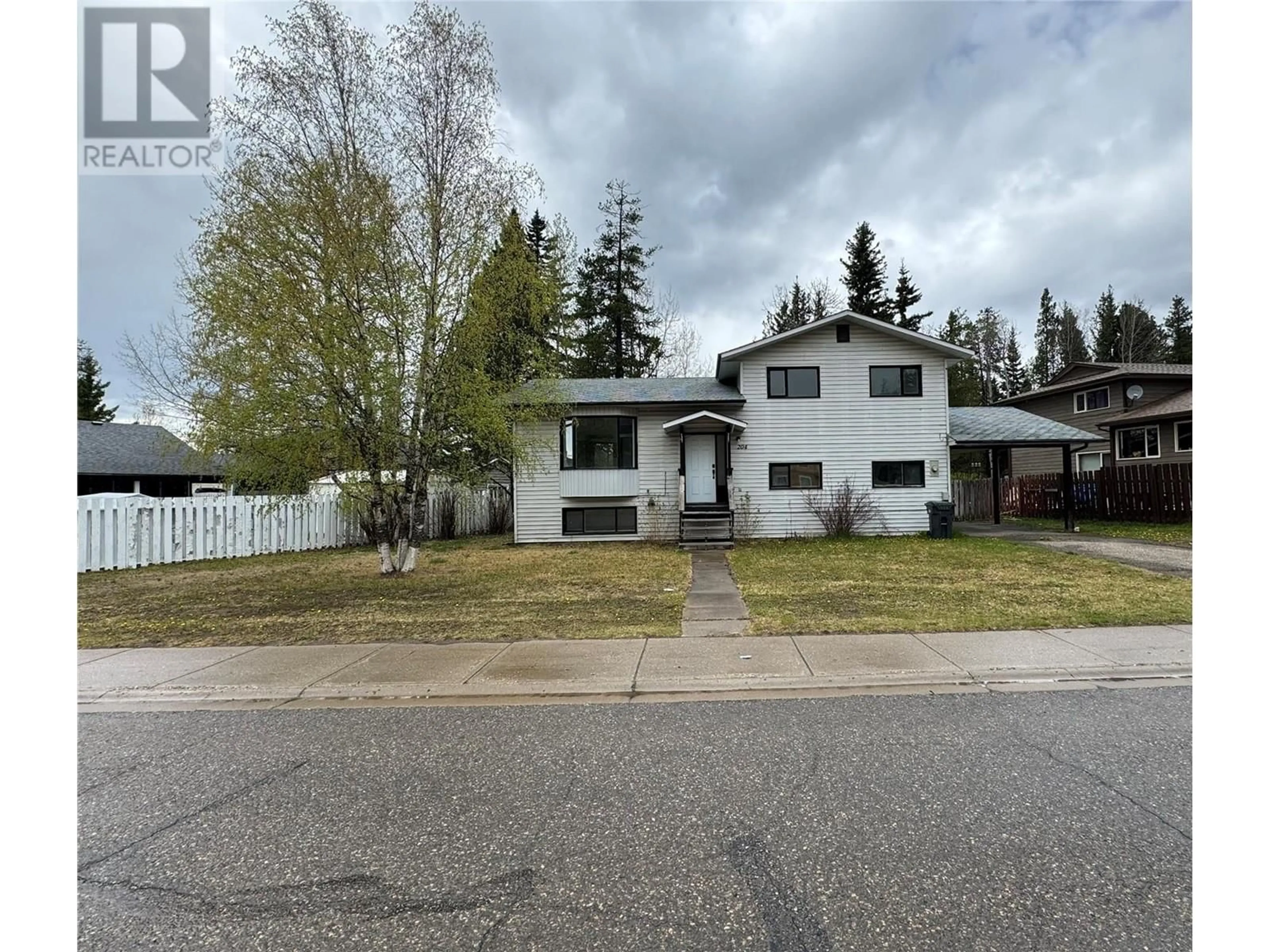 Outside view for 204 COTTONWOOD Avenue, Tumbler Ridge British Columbia V0C2W0