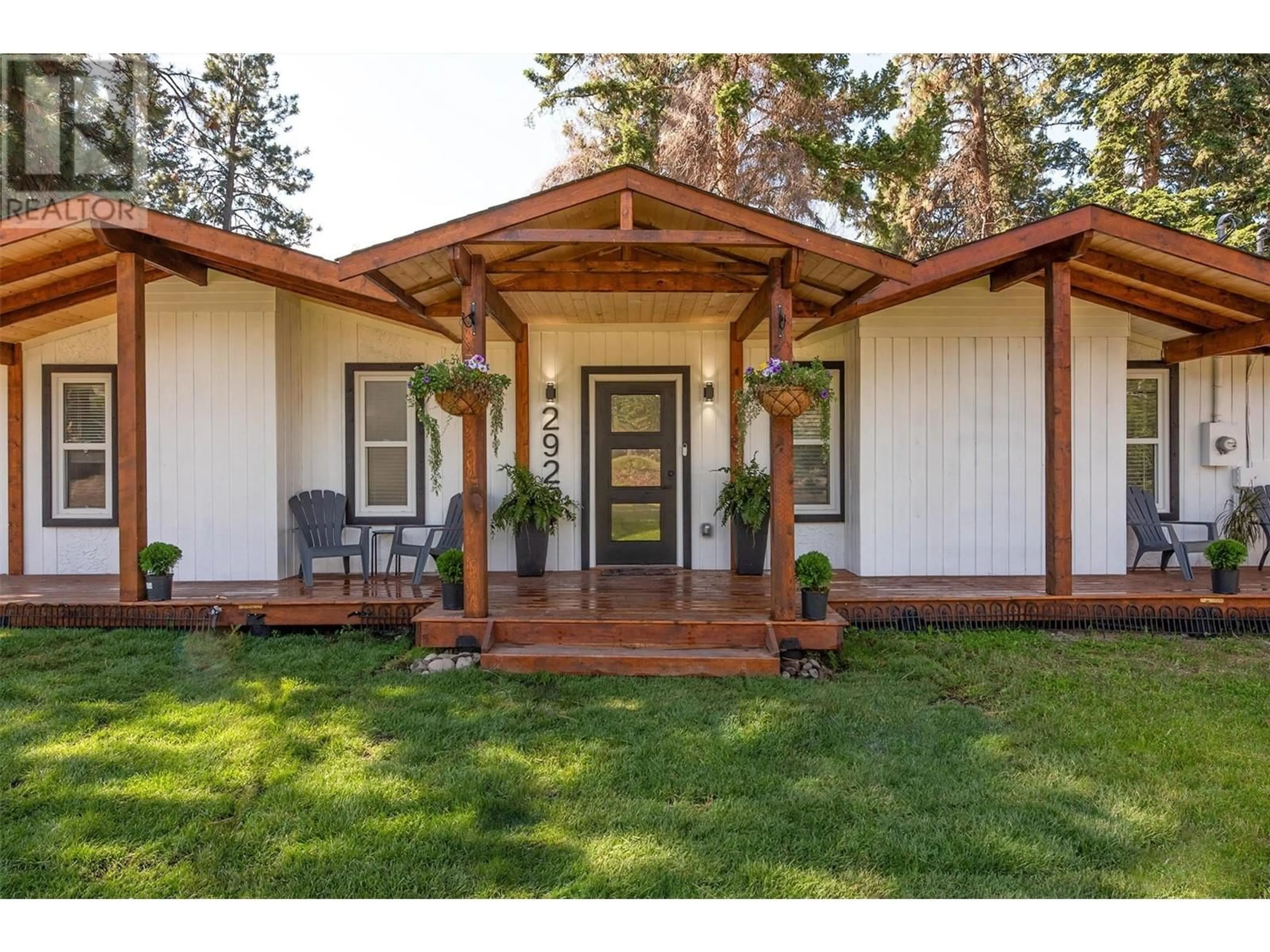 Indoor entryway for 2927 McAllister Road, West Kelowna British Columbia V4T1G8