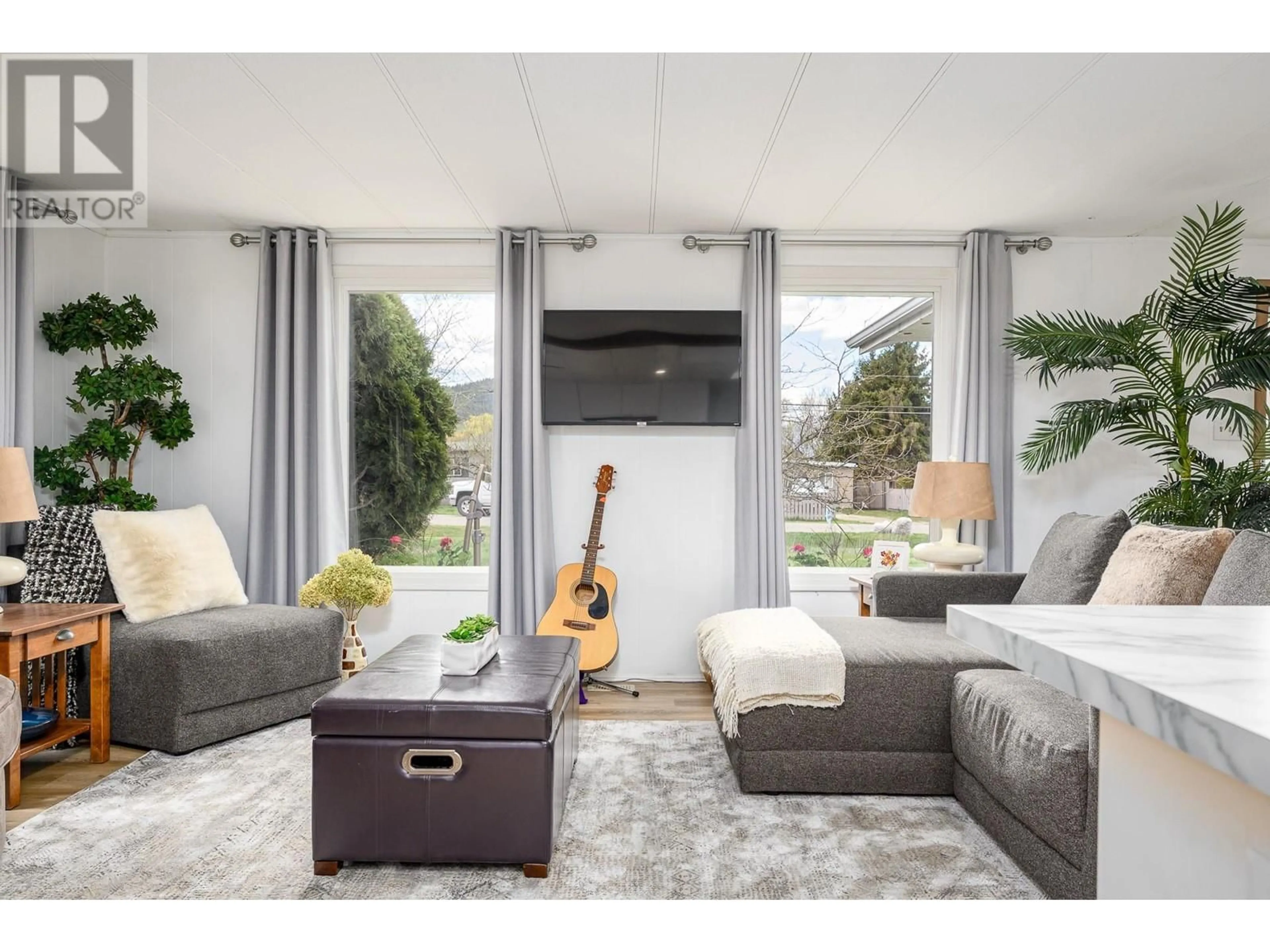 Living room for 2449 Dallas Road, Vernon British Columbia V1H1M6