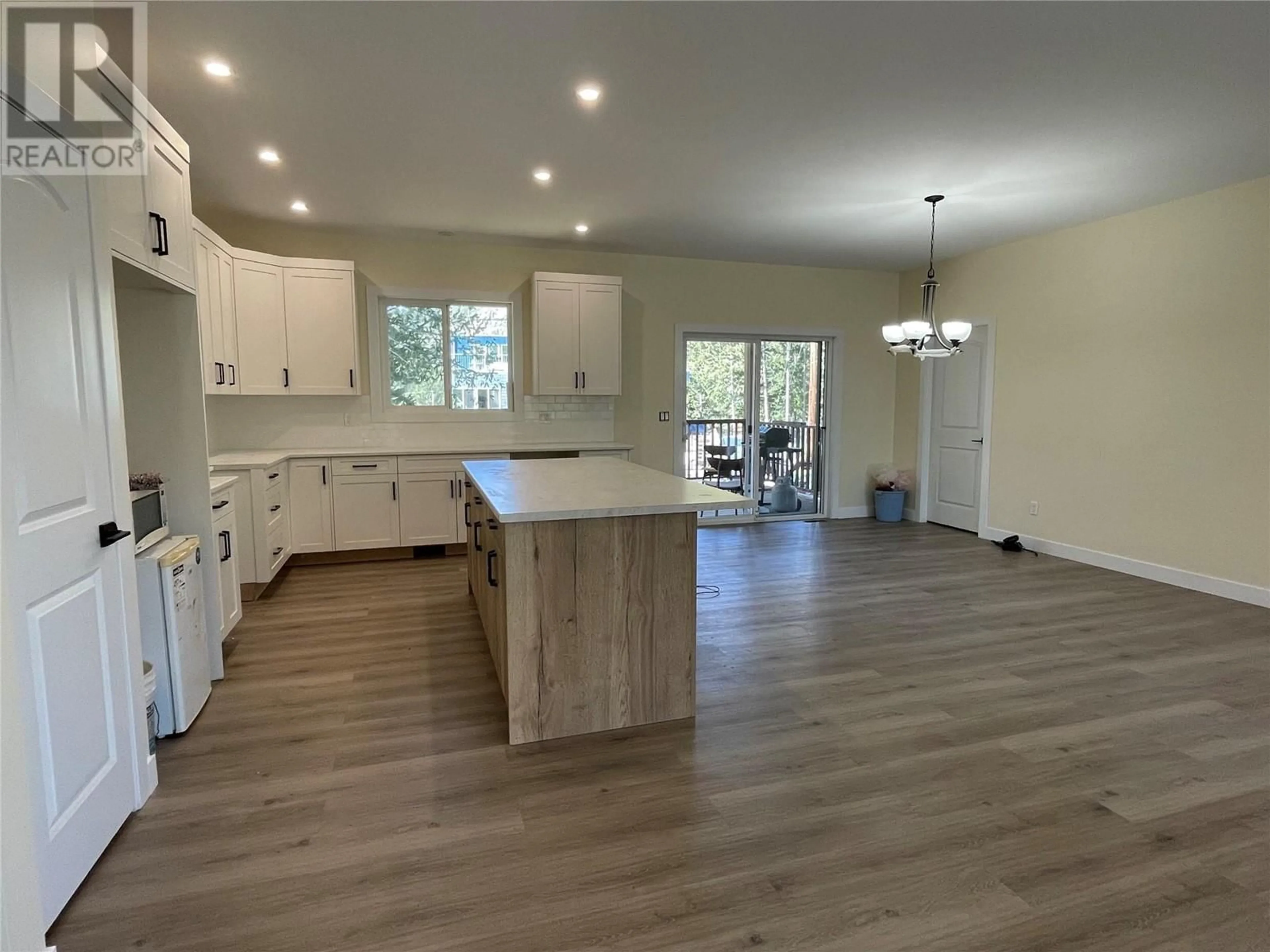 Open concept kitchen for 198 Crown Crescent, Vernon British Columbia V1H2C3