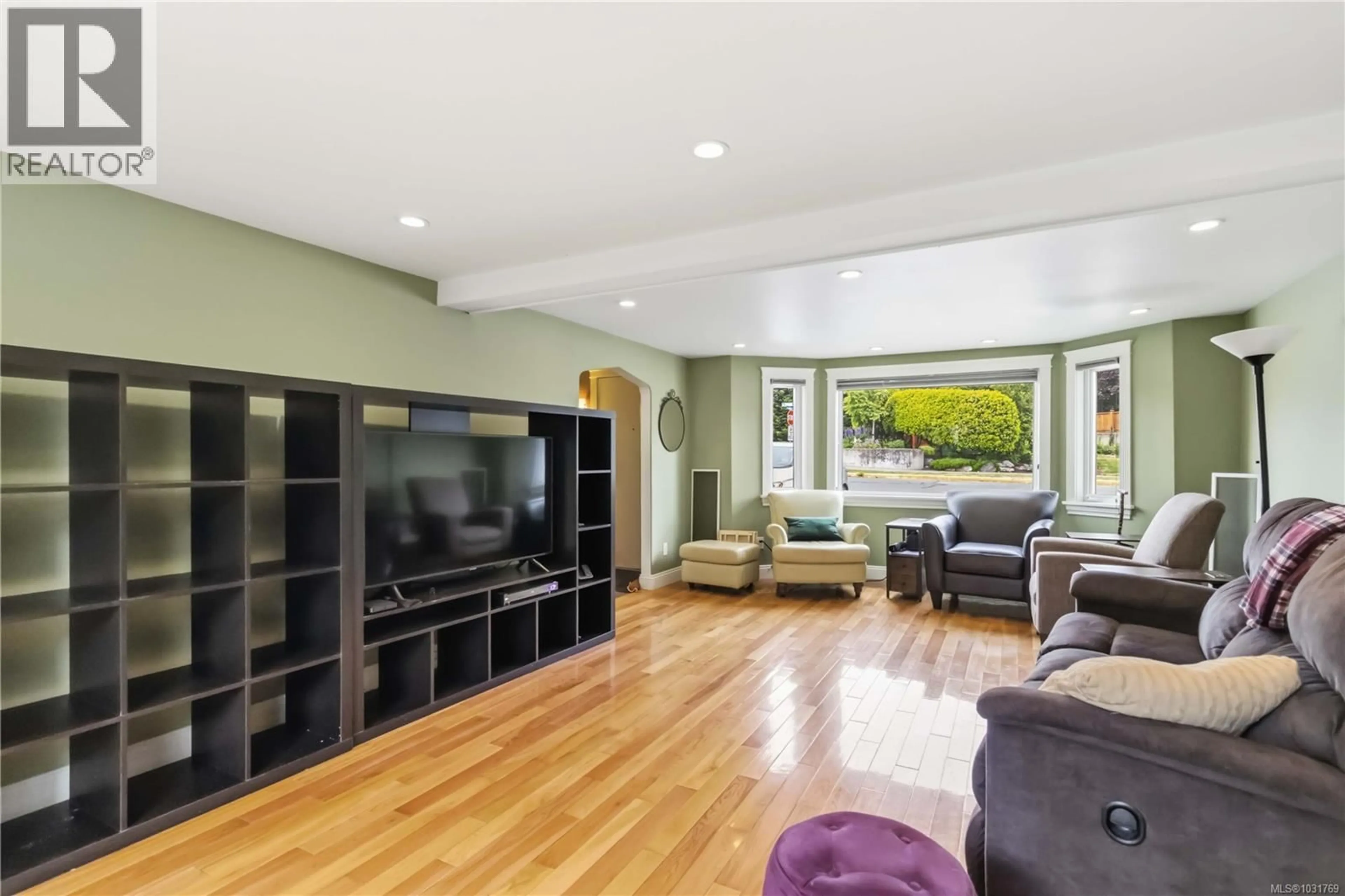 Living room with furniture, unknown for 9 CAMDEN AVENUE, View Royal British Columbia V8Z1P6