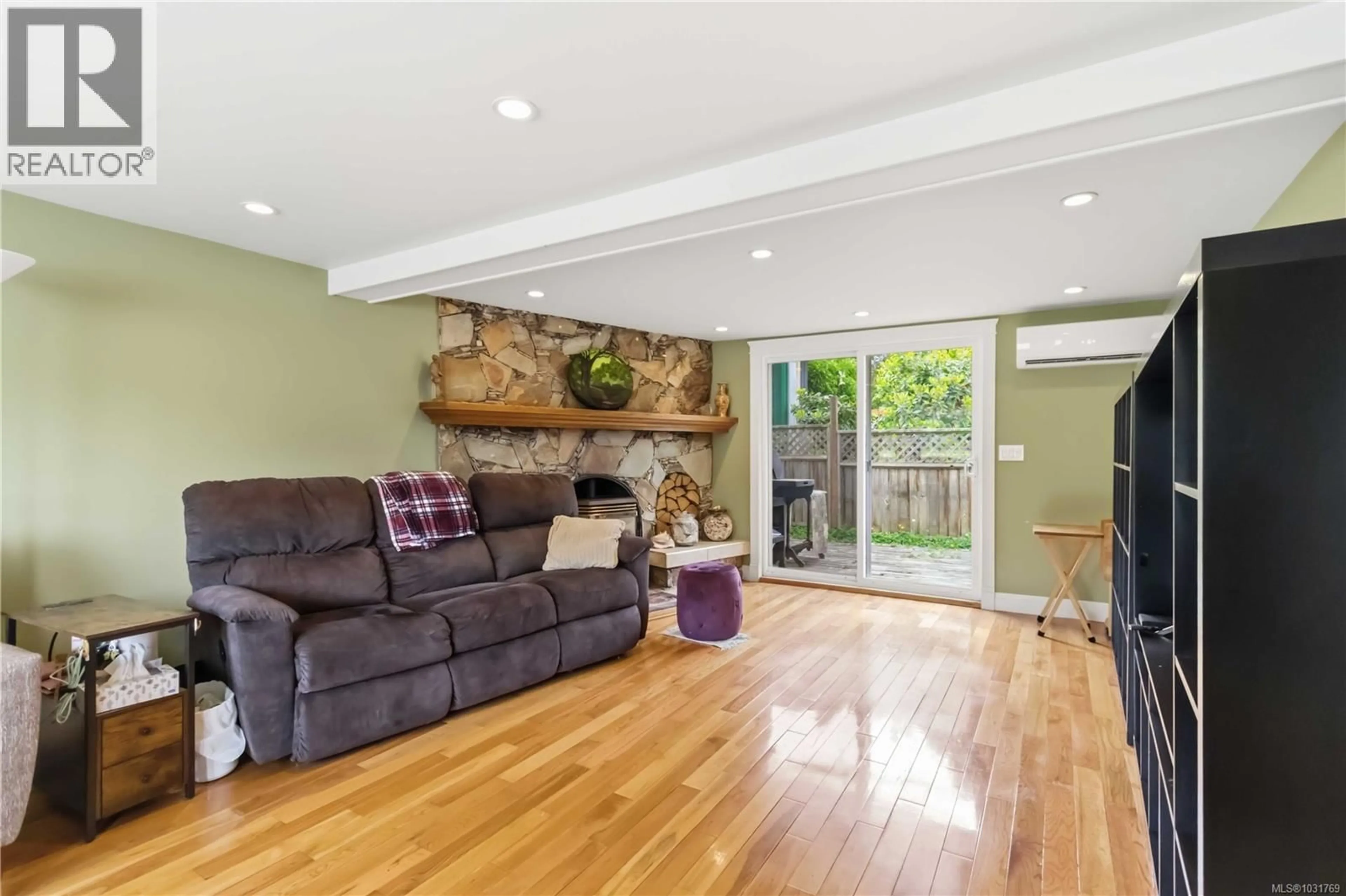 Living room with furniture, wood/laminate floor for 9 CAMDEN AVENUE, View Royal British Columbia V8Z1P6
