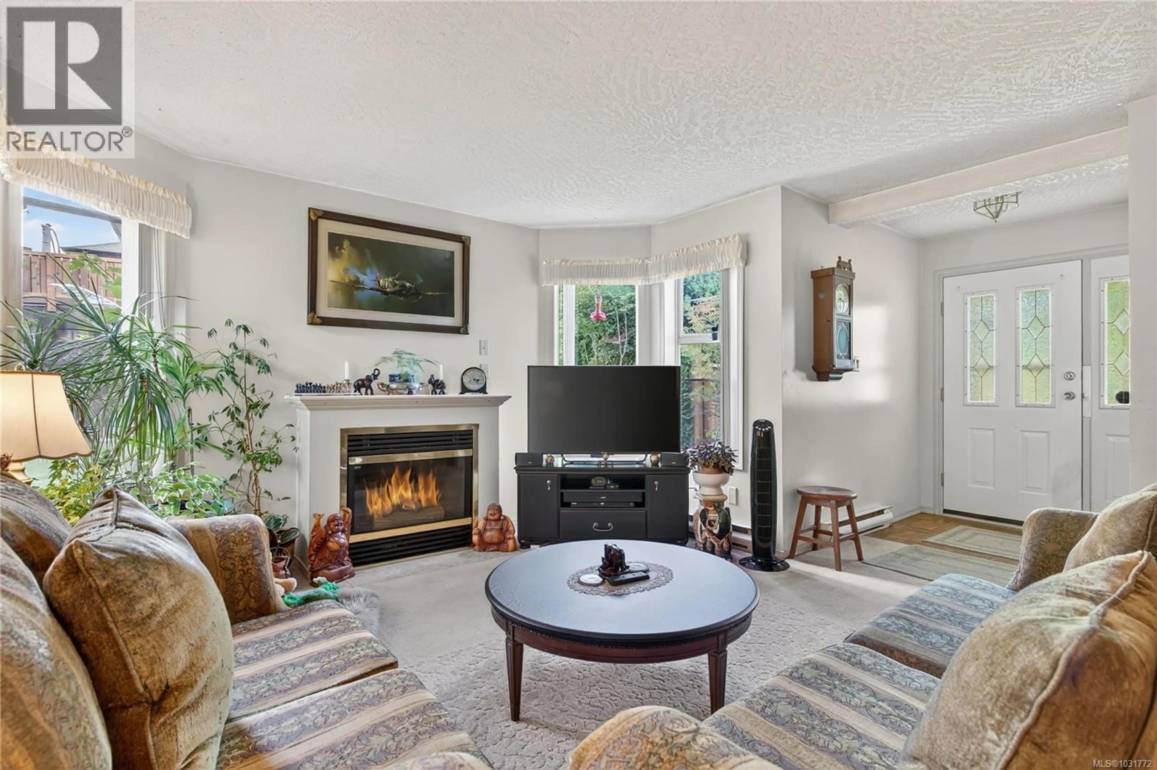 Living room with furniture, unknown for 2852 SANTANA DRIVE, Langford British Columbia V9B5B2