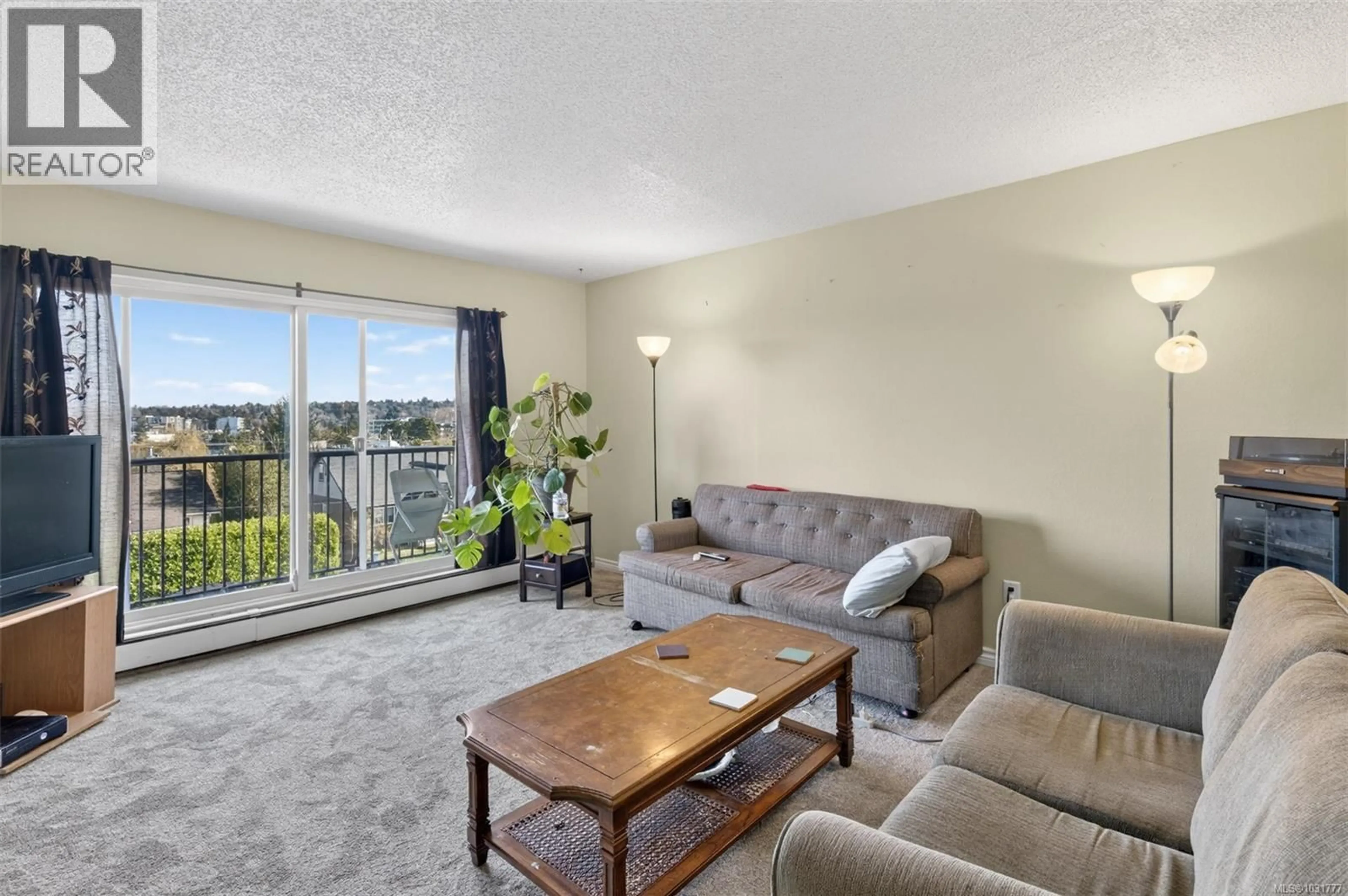 Living room with furniture, unknown for 323 - 3225 ELDON PLACE, Saanich British Columbia V8Z6A7