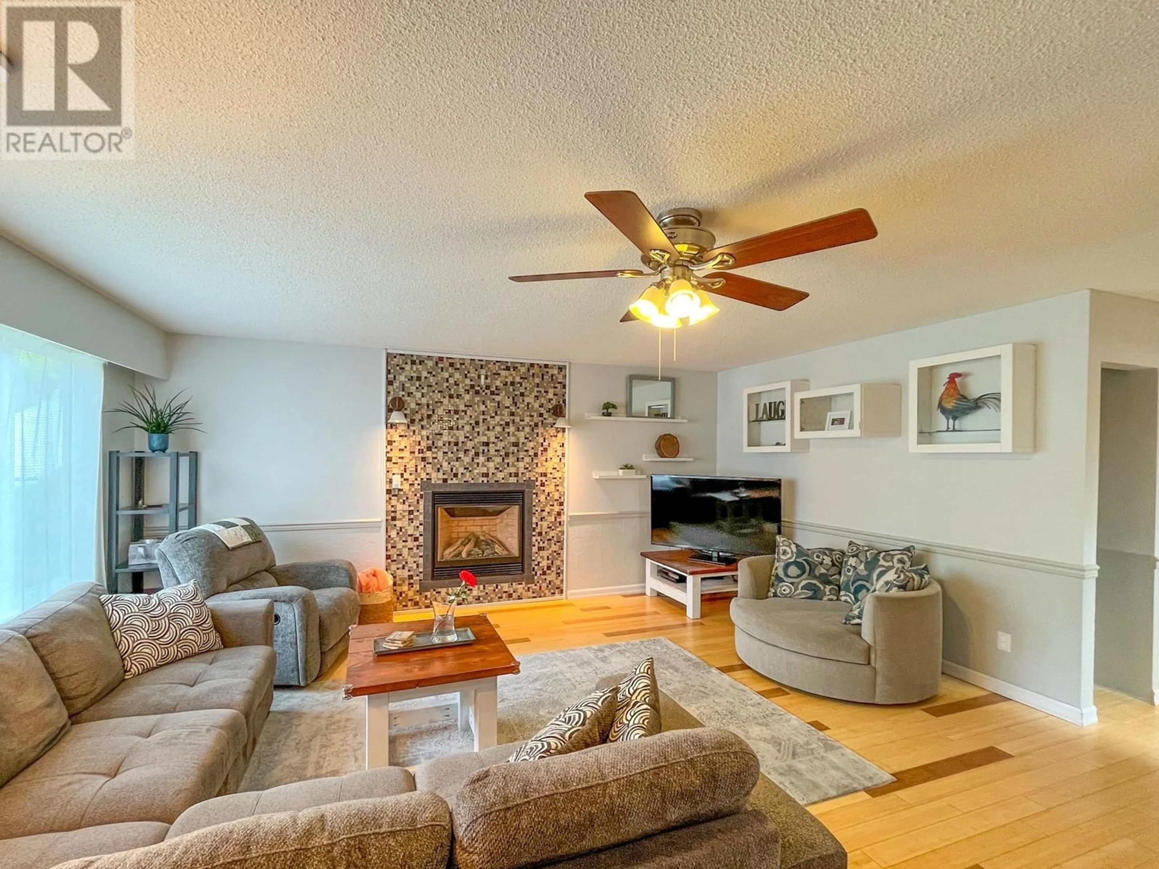 Living room for 8007 Gravenstein Drive, Osoyoos British Columbia V0H1V0