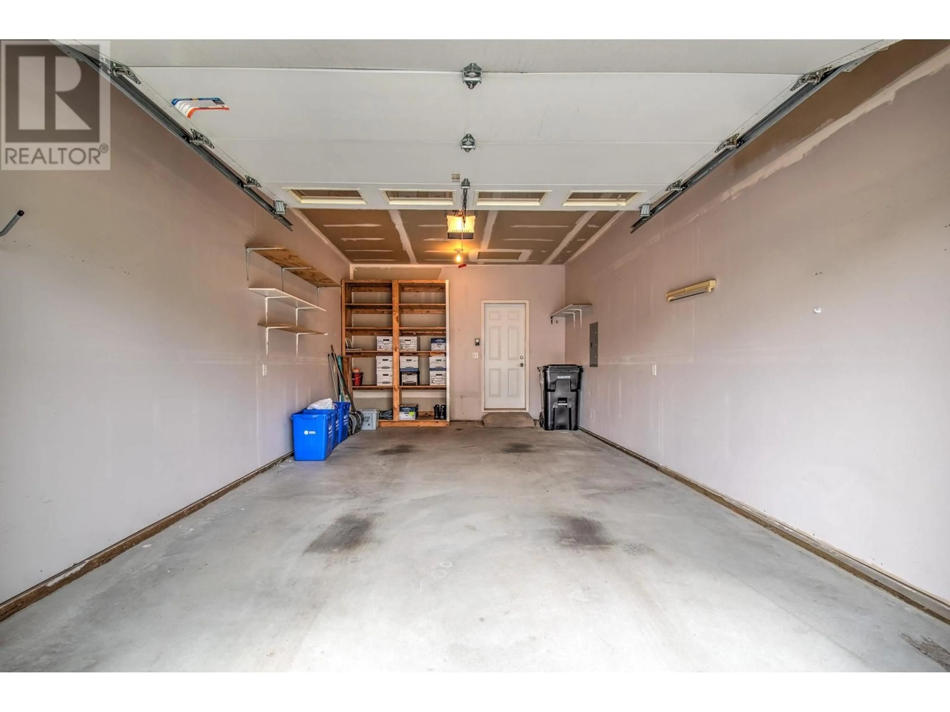 Indoor garage for 3508 24 Avenue Unit# 9, Vernon British Columbia V1T1L8