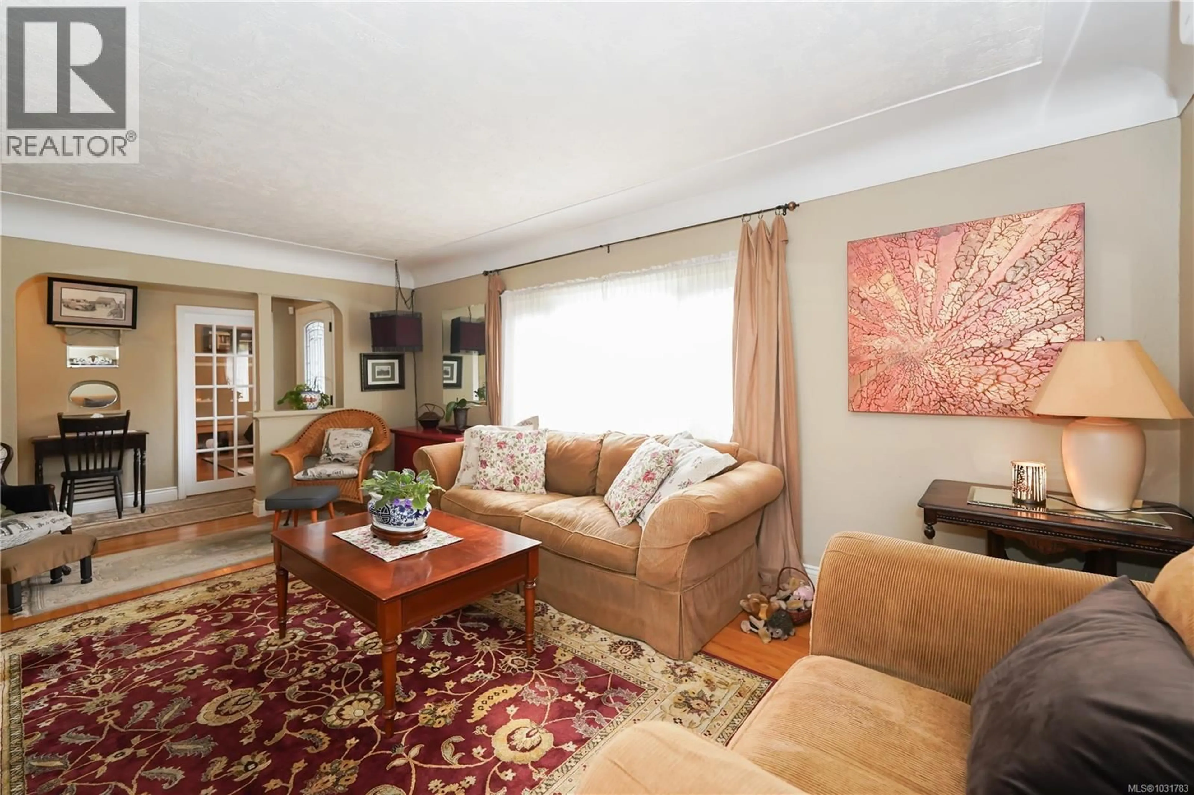 Living room with furniture, unknown for 864 SELKIRK AVENUE, Esquimalt British Columbia V9A2T8