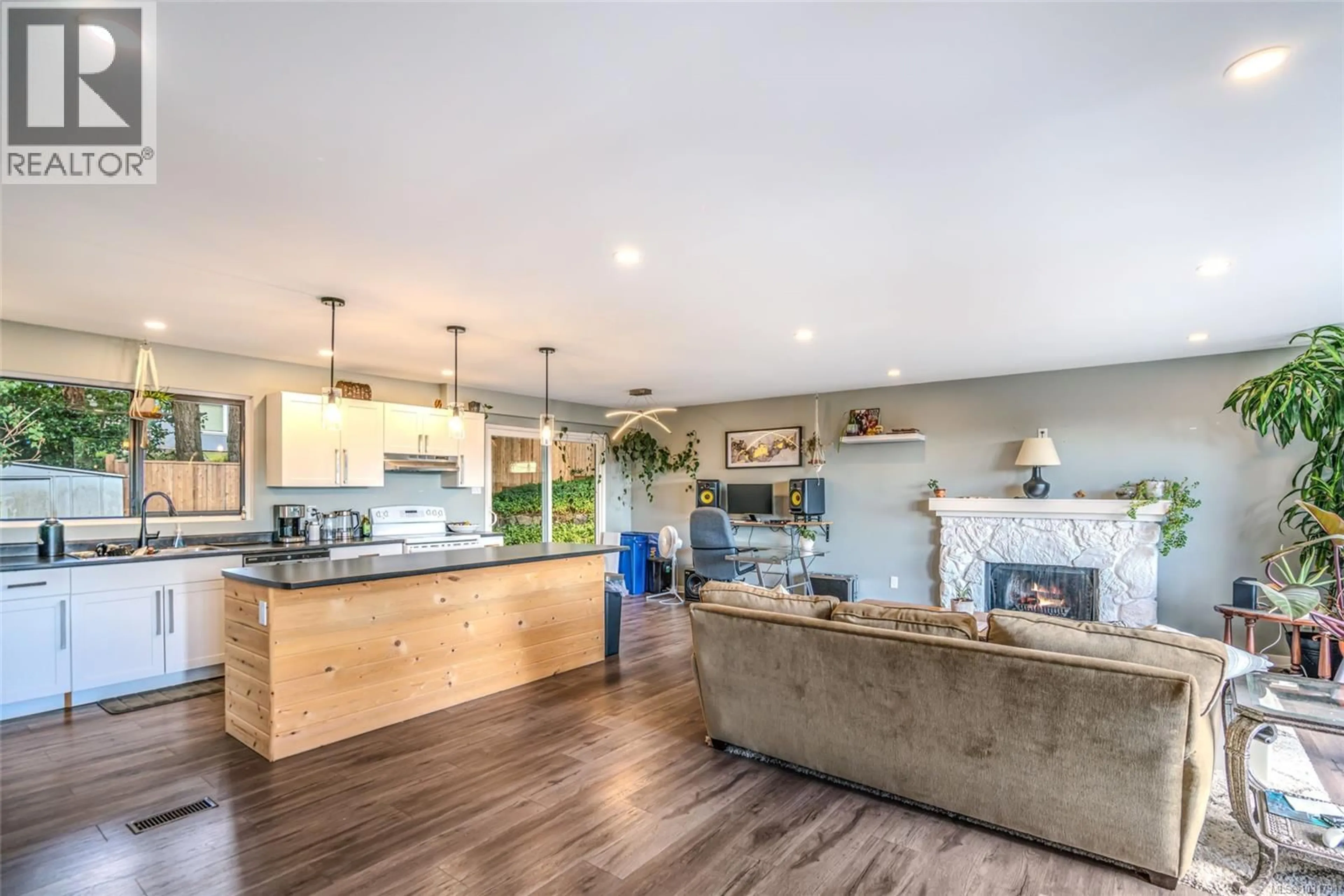Open concept kitchen, unknown for 3809 MORRIS PLACE, Nanaimo British Columbia V9T3W2