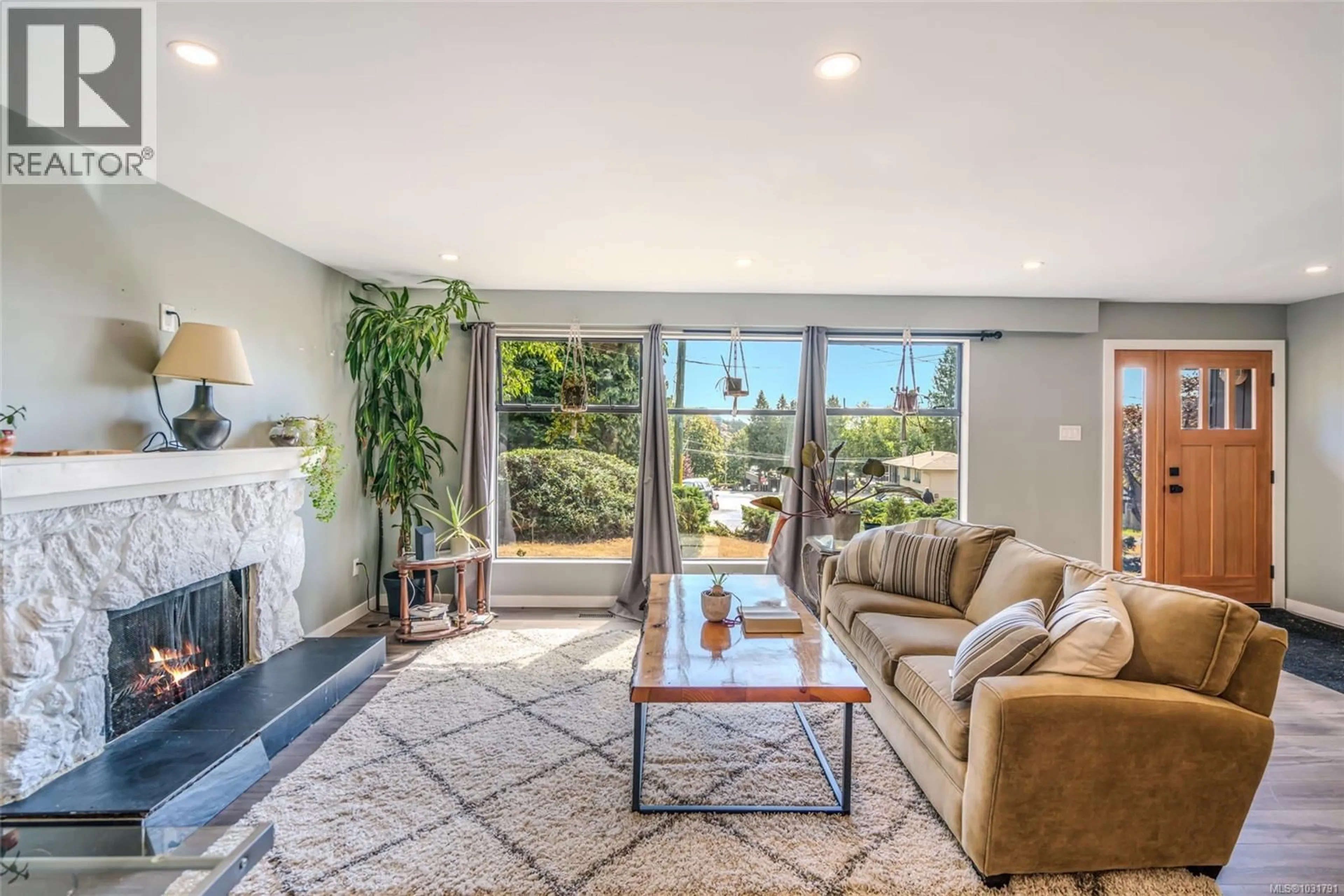 Living room with furniture, unknown for 3809 MORRIS PLACE, Nanaimo British Columbia V9T3W2