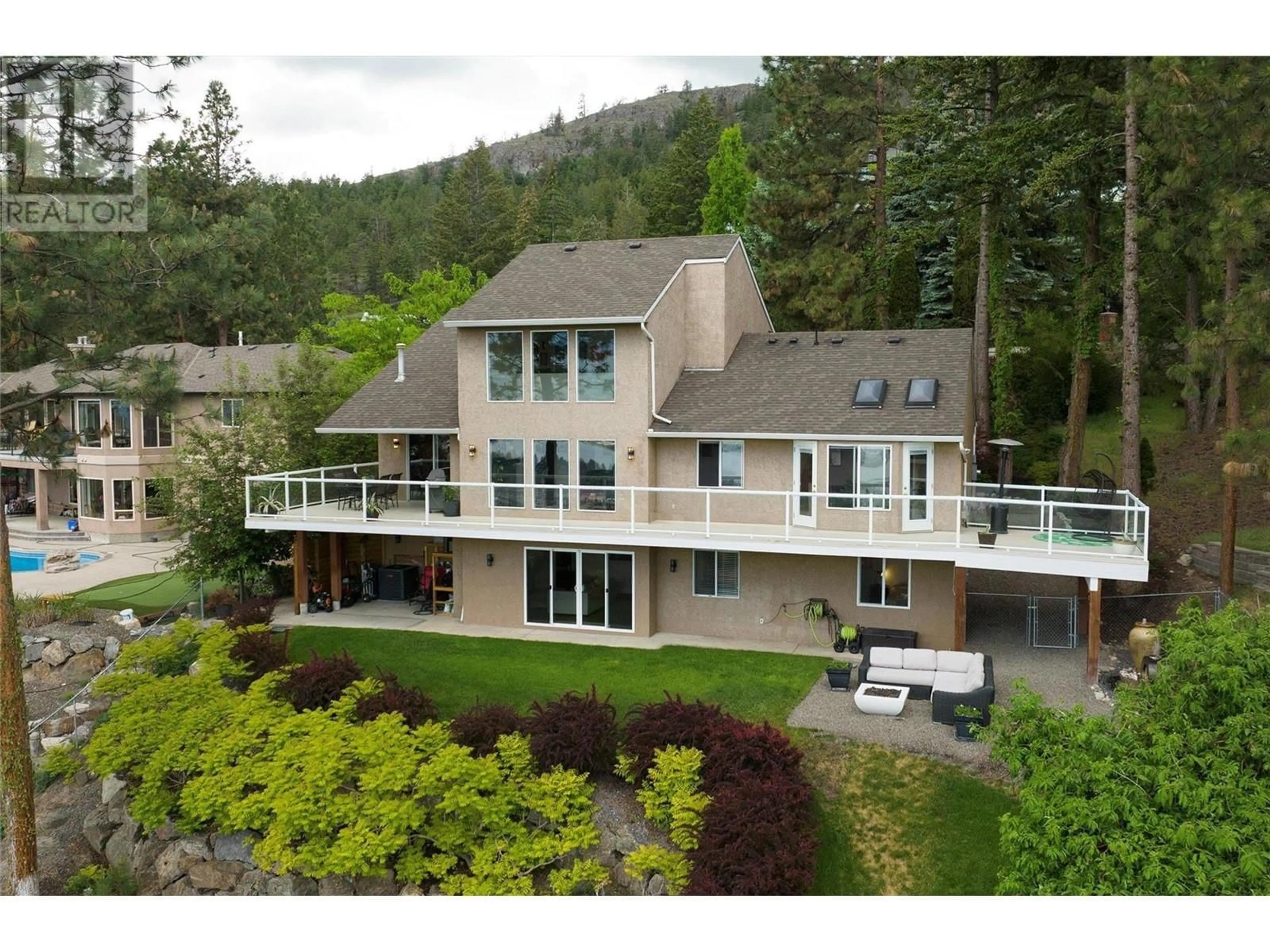 Frontside or backside of a home for 943 Guest Road, West Kelowna British Columbia V1Z3L2