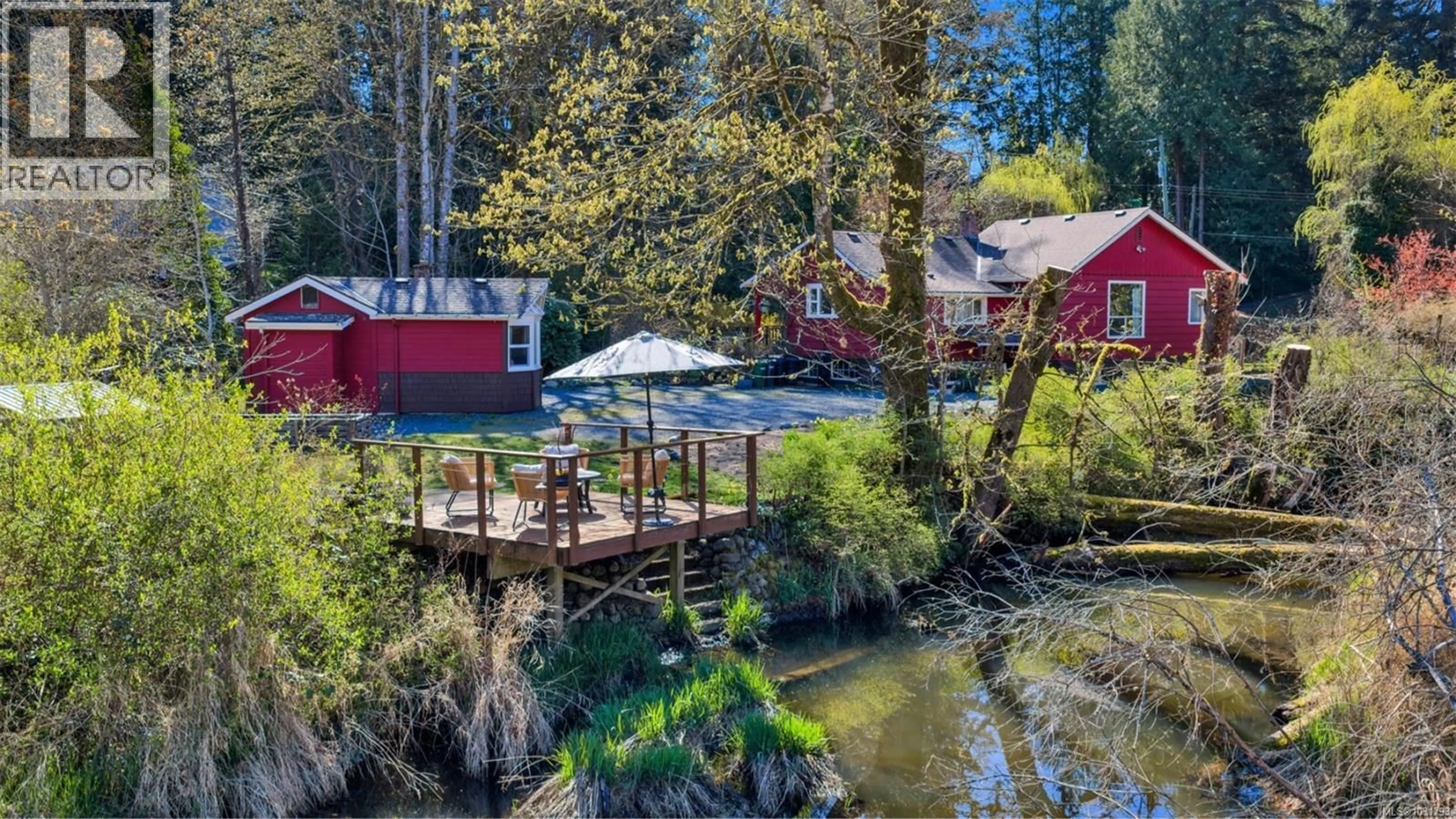 A pic from outside/outdoor area/front of a property/back of a property/a pic from drone, water/lake/river/ocean view for 2931 PHILIP STREET, Duncan British Columbia V9L2A6