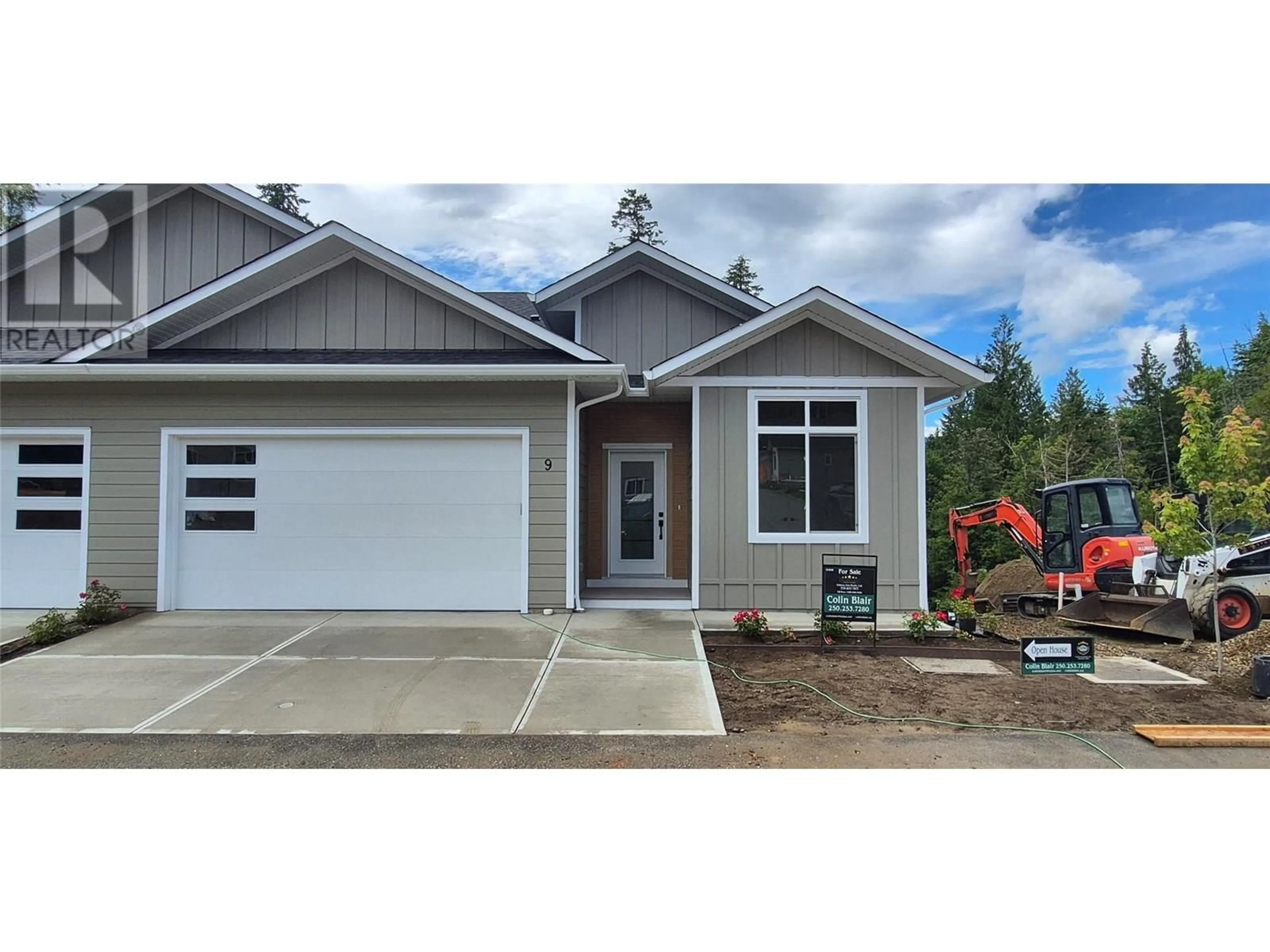 Home with vinyl exterior material, street for 9 - 231 20 STREET NORTHEAST, Salmon Arm British Columbia V1E2Z7