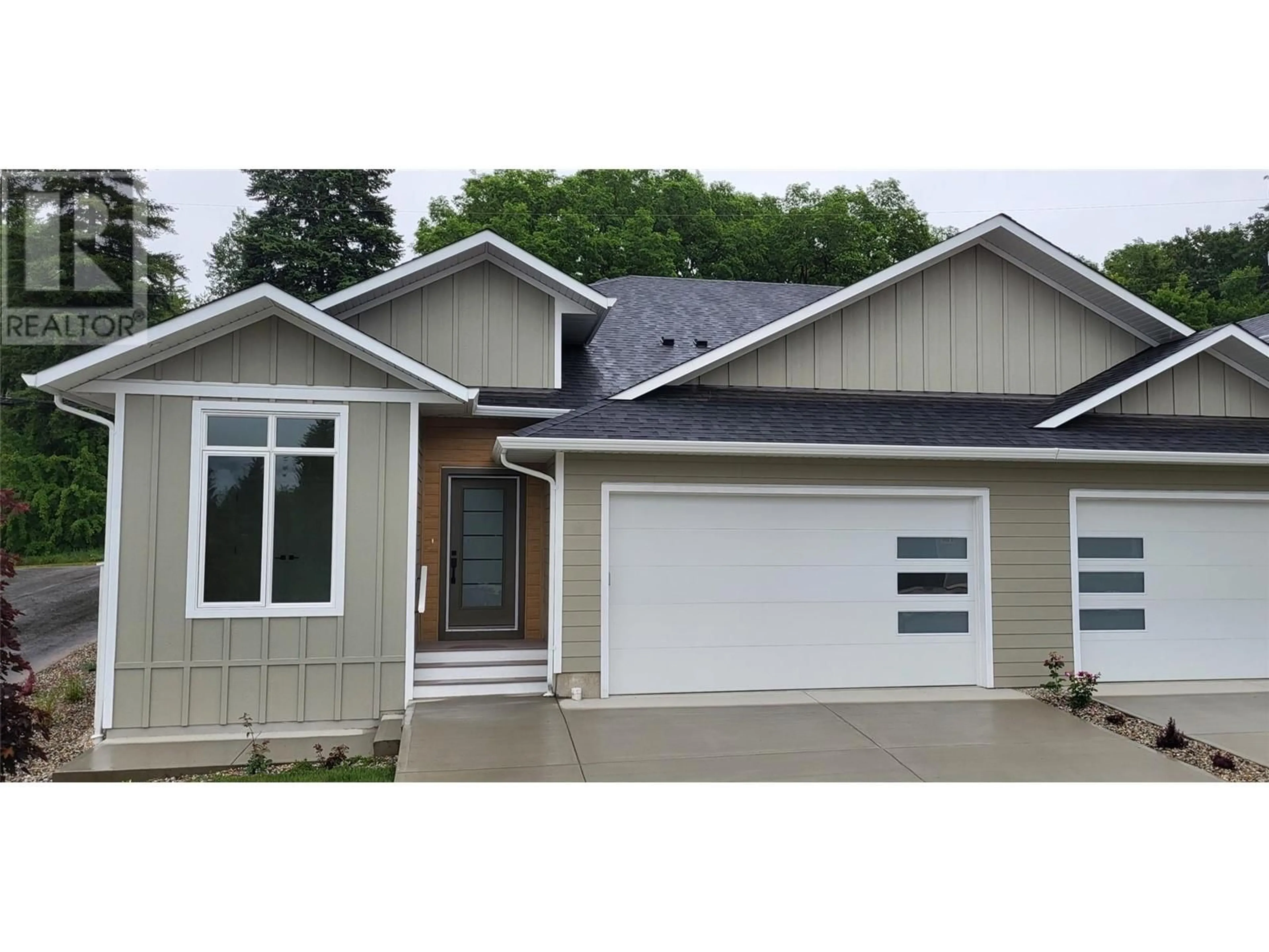 Home with vinyl exterior material, street for 231 20 Street NE Unit# 9, Salmon Arm British Columbia V1E2Z7