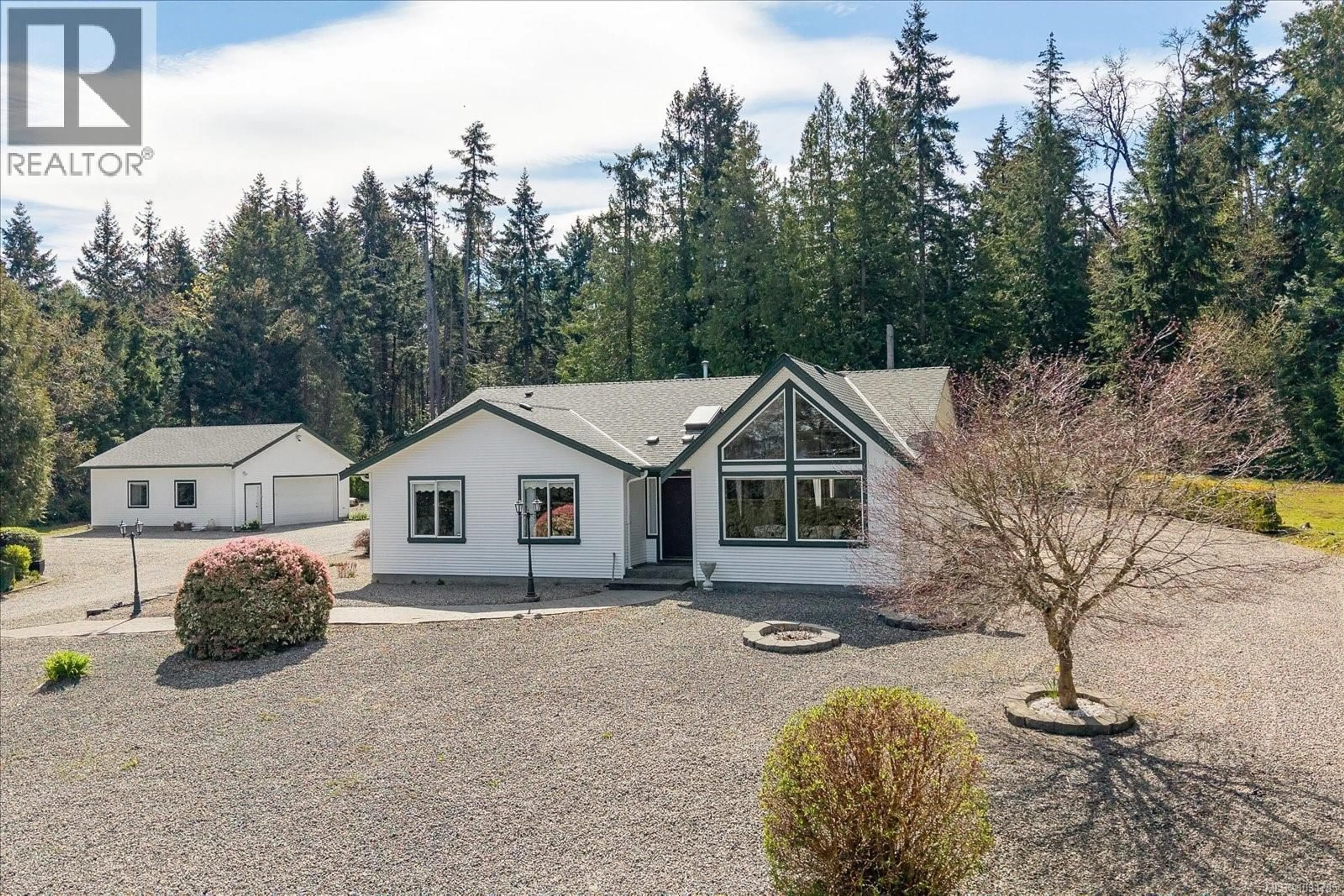 A pic from outside/outdoor area/front of a property/back of a property/a pic from drone, unknown for 548 FOURNEAU WAY, Parksville British Columbia V9P2J7