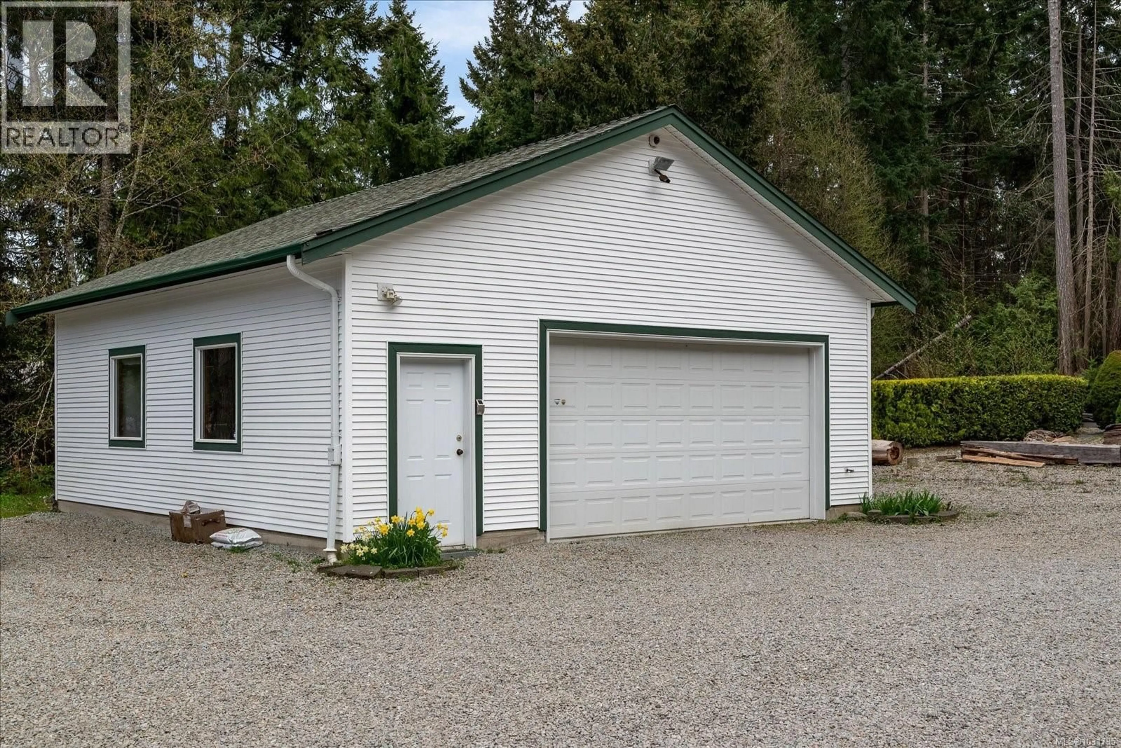 Indoor garage for 548 FOURNEAU WAY, Parksville British Columbia V9P2J7