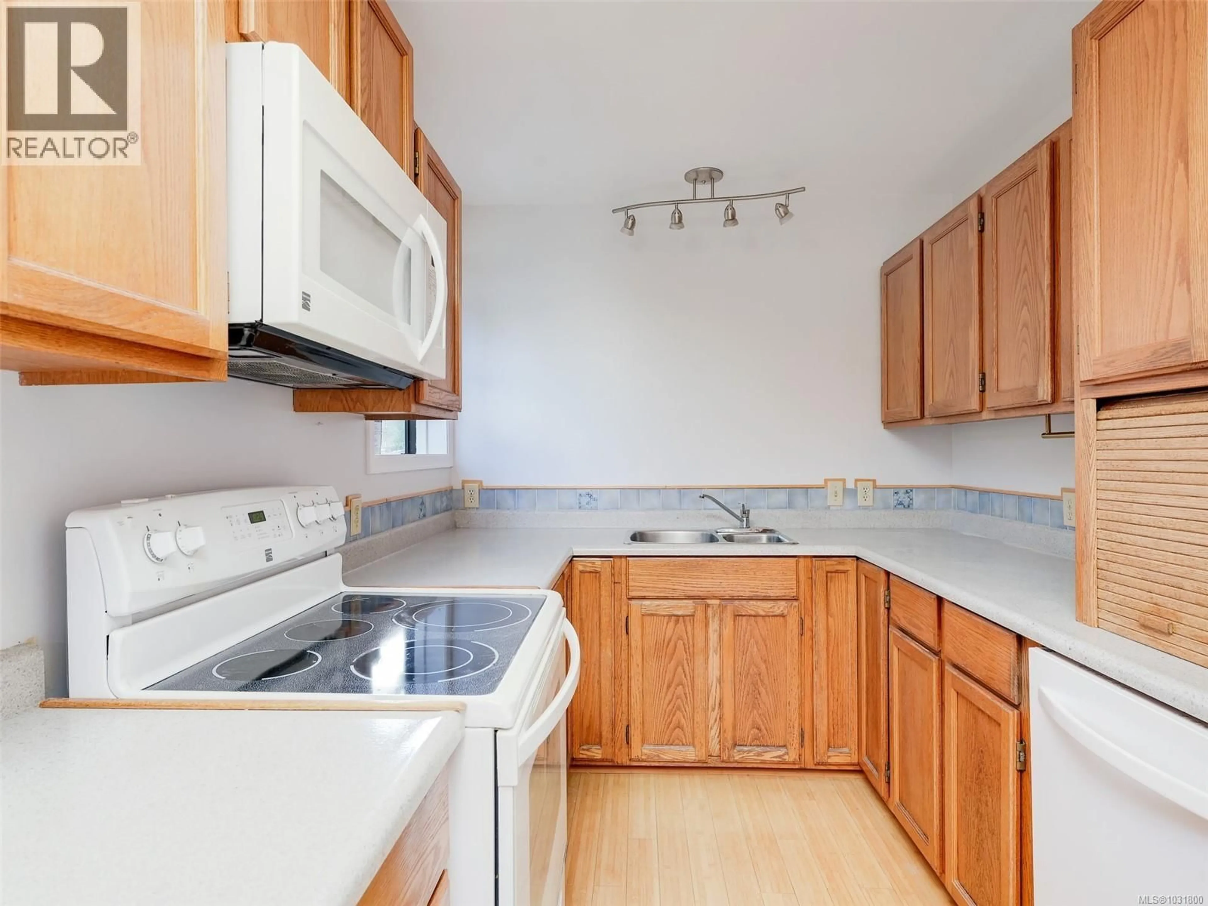 Standard kitchen, unknown for 1335 RUDLIN STREET, Victoria British Columbia V8V3R9