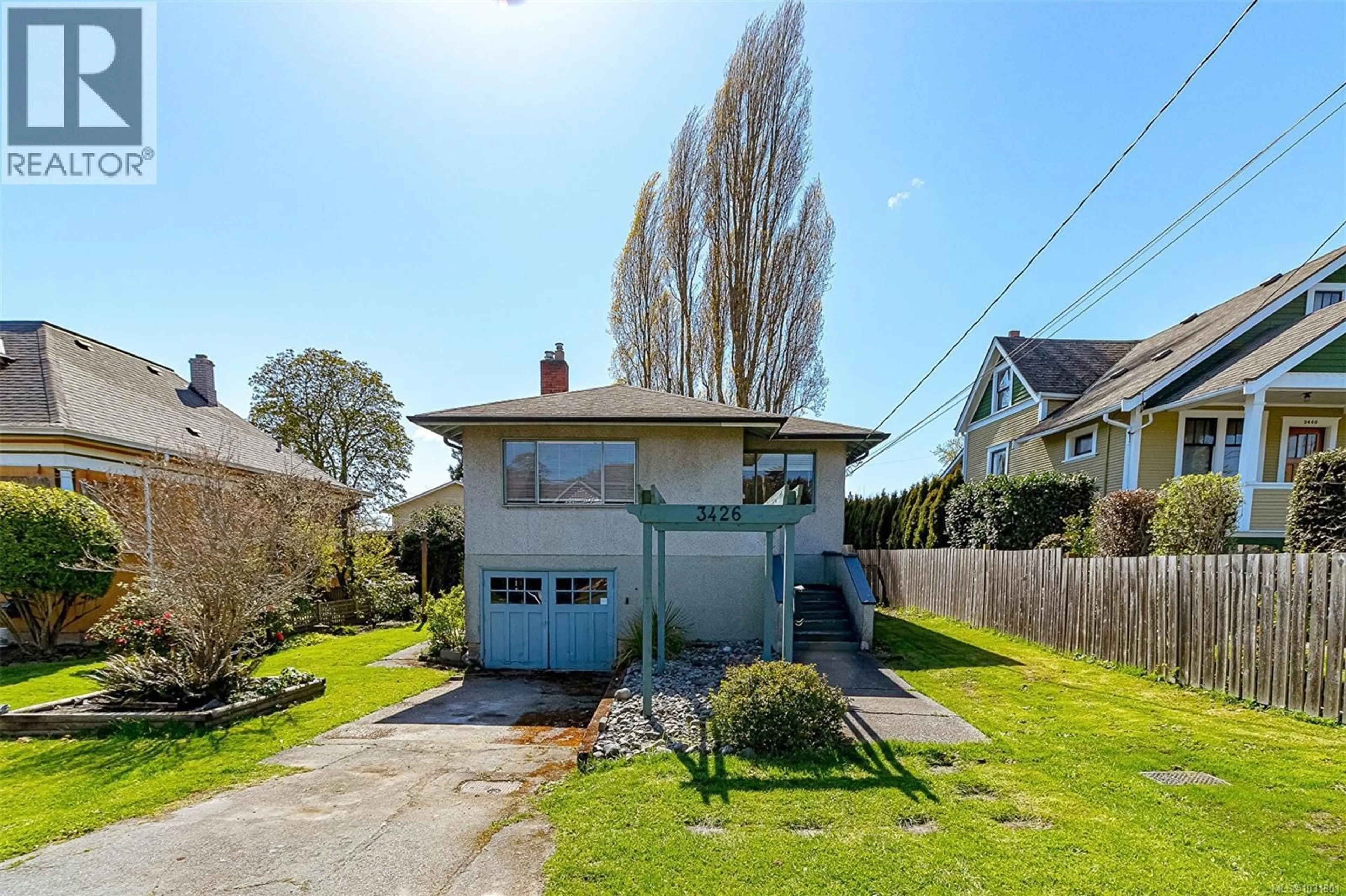 A pic from outside/outdoor area/front of a property/back of a property/a pic from drone, street for 3426 CALUMET AVENUE, Saanich British Columbia V8X1V5