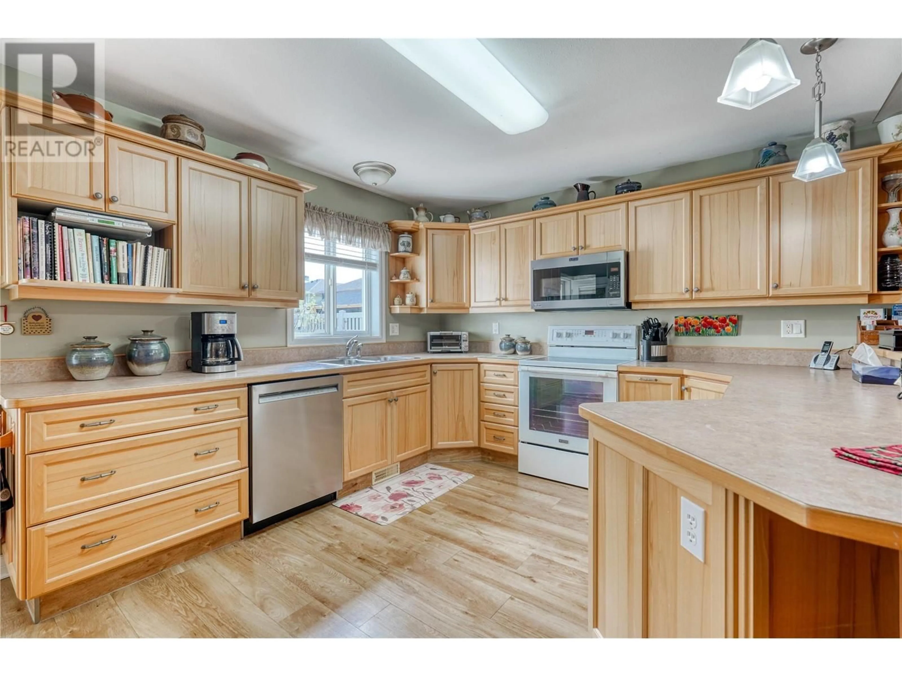 Standard kitchen for 6925 Meadows Drive, Oliver British Columbia V0H1T4