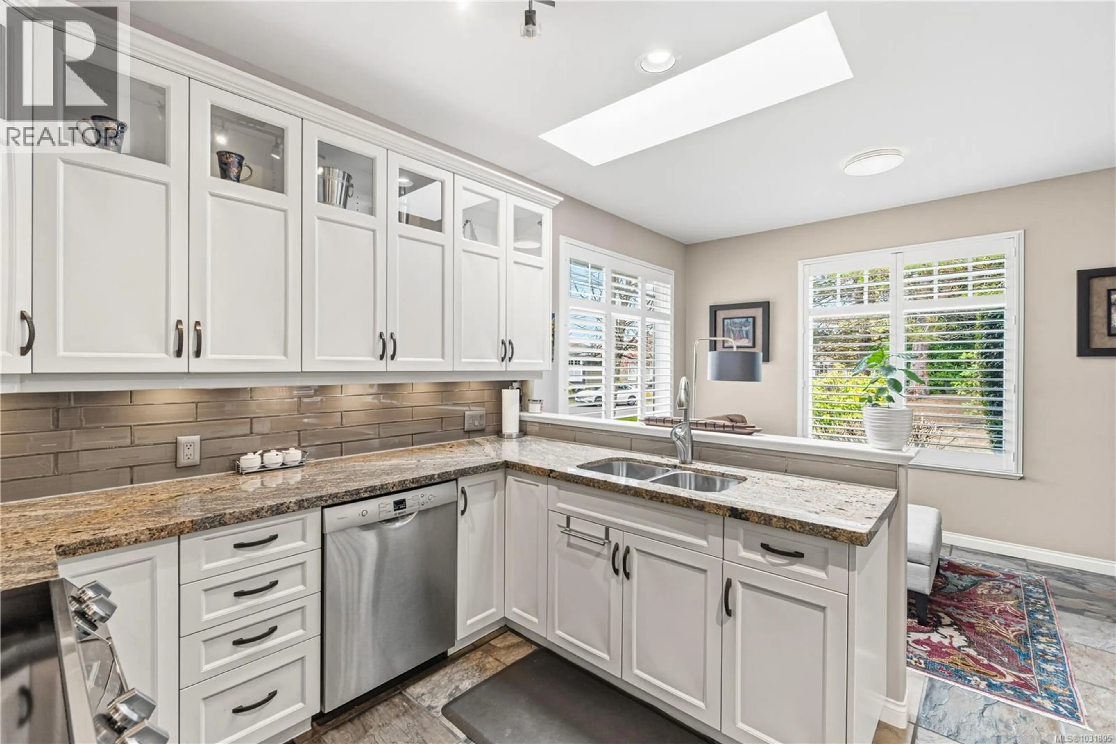 Open concept kitchen, ceramic/tile floor for 1376 BRITANNIA DRIVE, Parksville British Columbia V9P2Y2