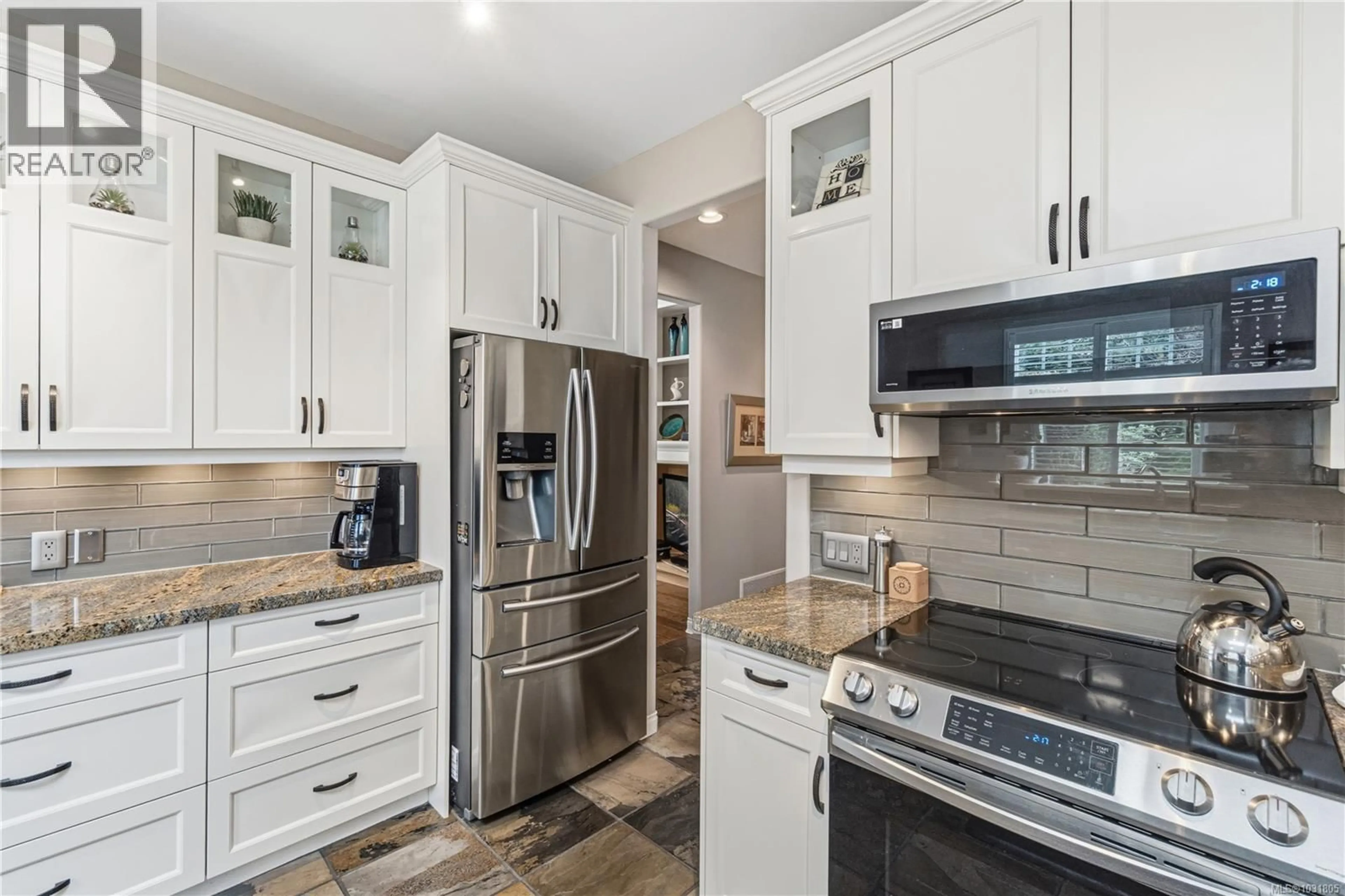 Open concept kitchen, ceramic/tile floor for 1376 BRITANNIA DRIVE, Parksville British Columbia V9P2Y2