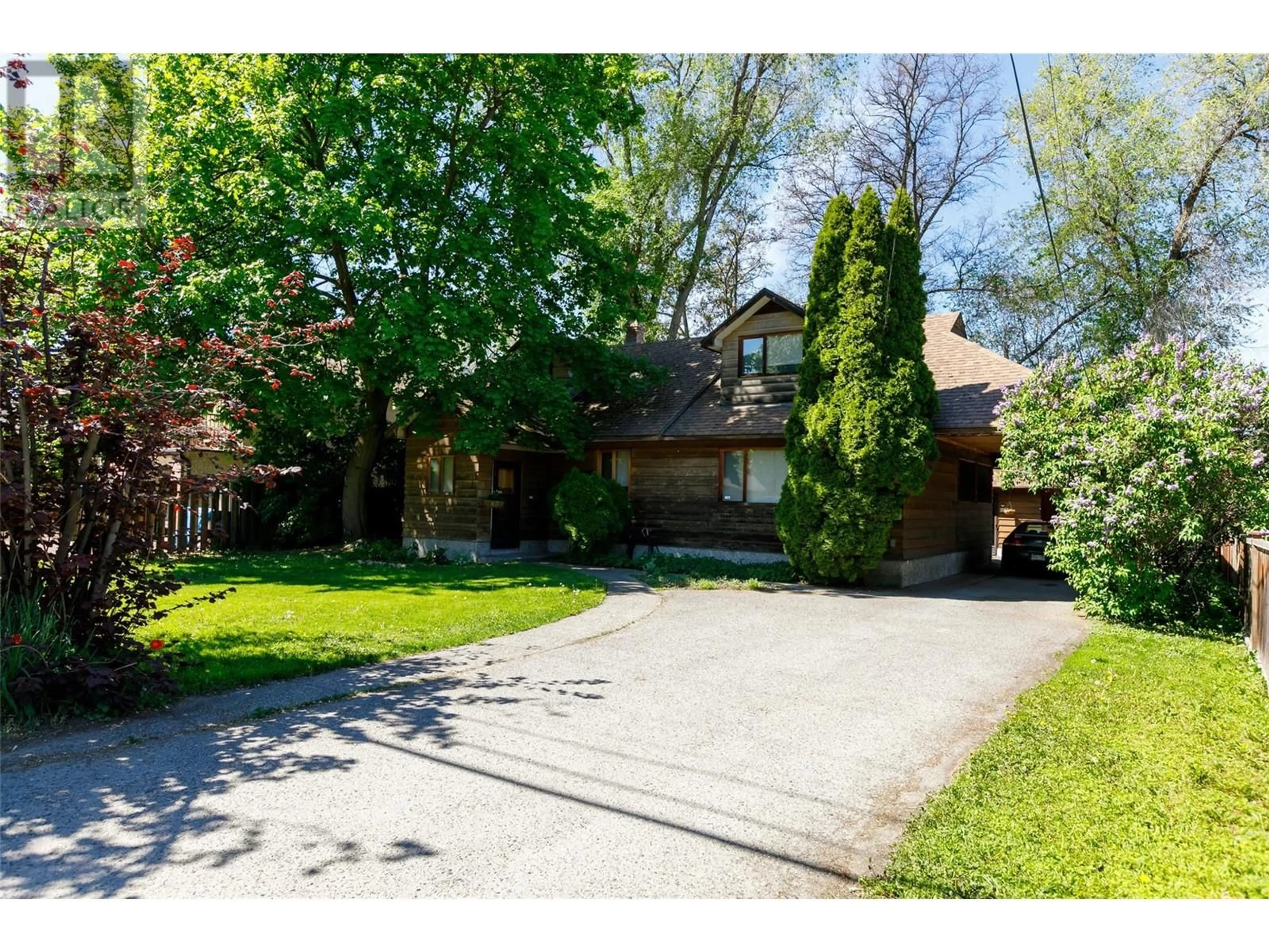 A pic from outside/outdoor area/front of a property/back of a property/a pic from drone, street for 2890 GORDON ROAD, Kelowna British Columbia V1W3R3