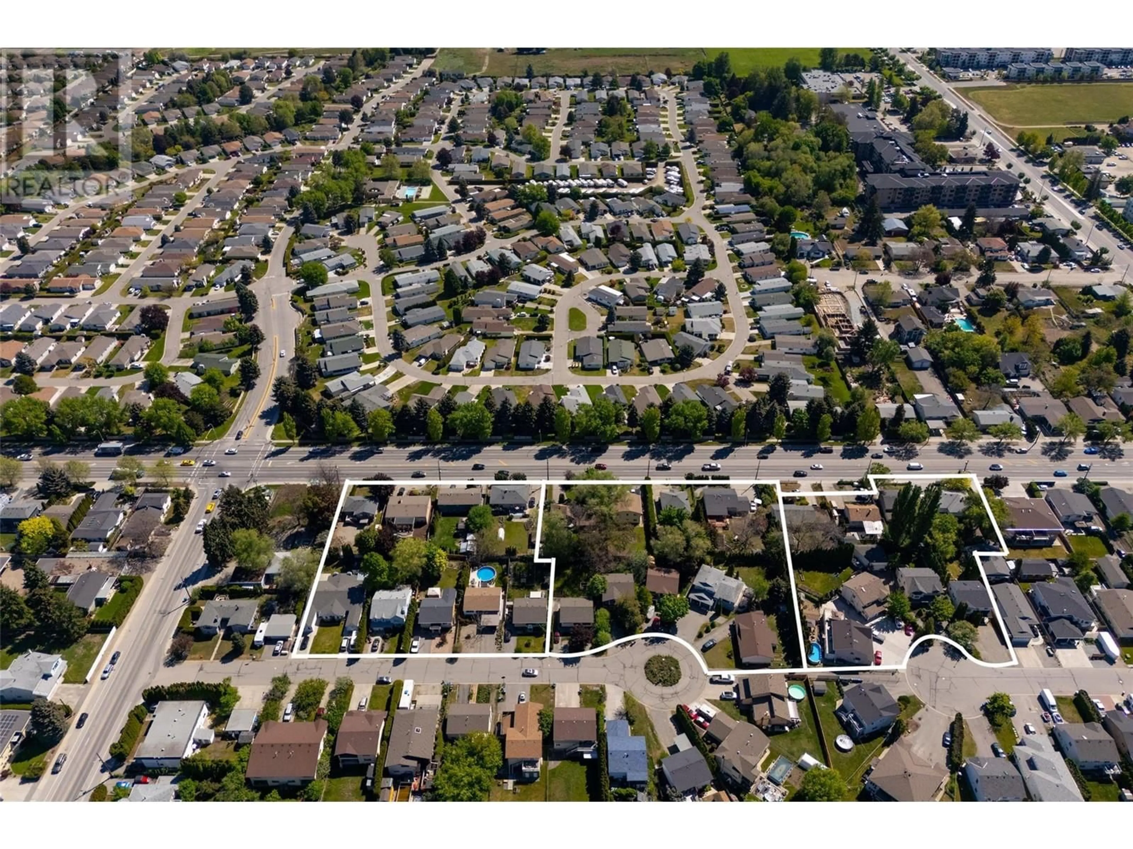 A pic from outside/outdoor area/front of a property/back of a property/a pic from drone, street for 2890 GORDON ROAD, Kelowna British Columbia V1W3R3
