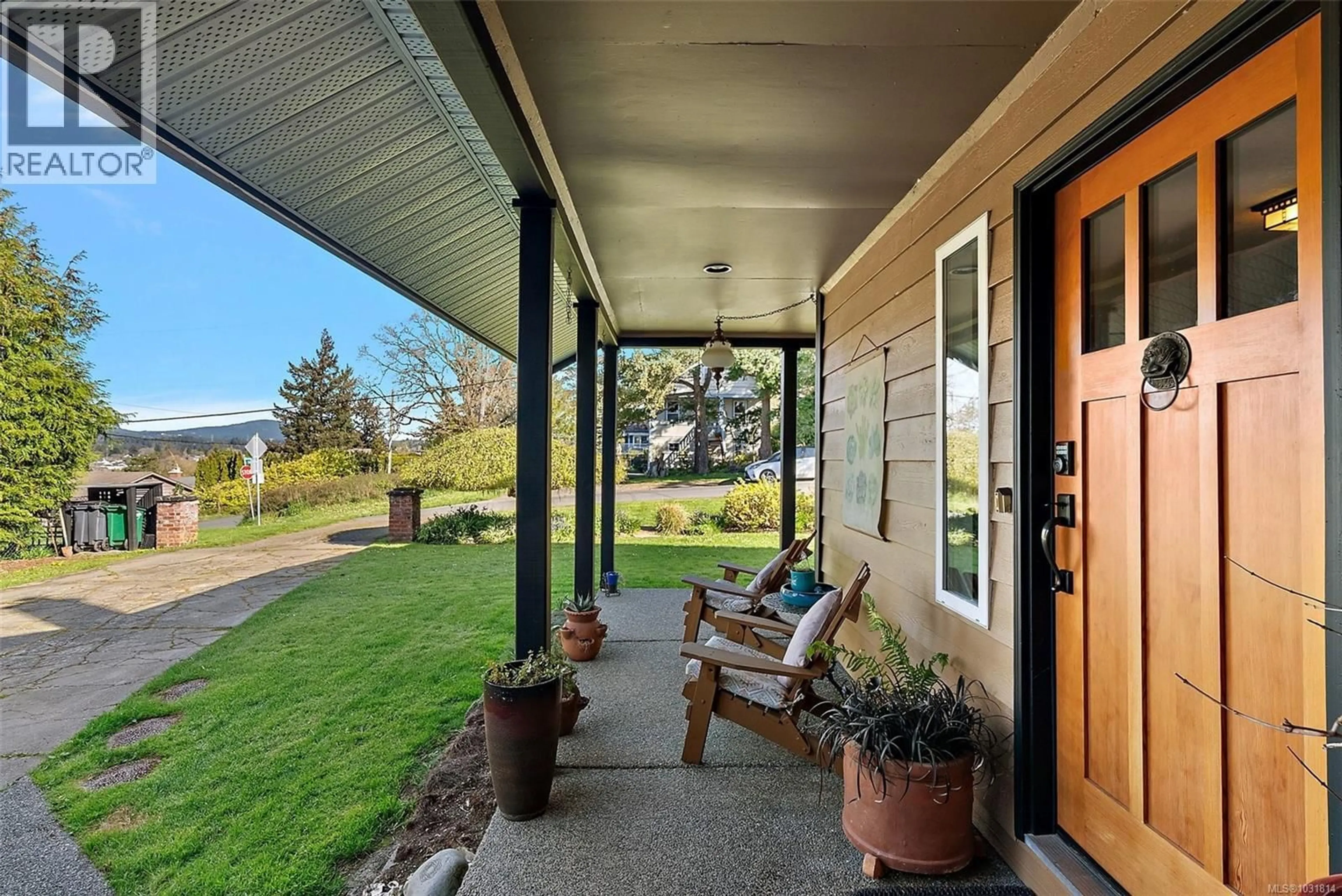 Indoor entryway for 517 TAIT STREET, Saanich British Columbia V8Z2C7