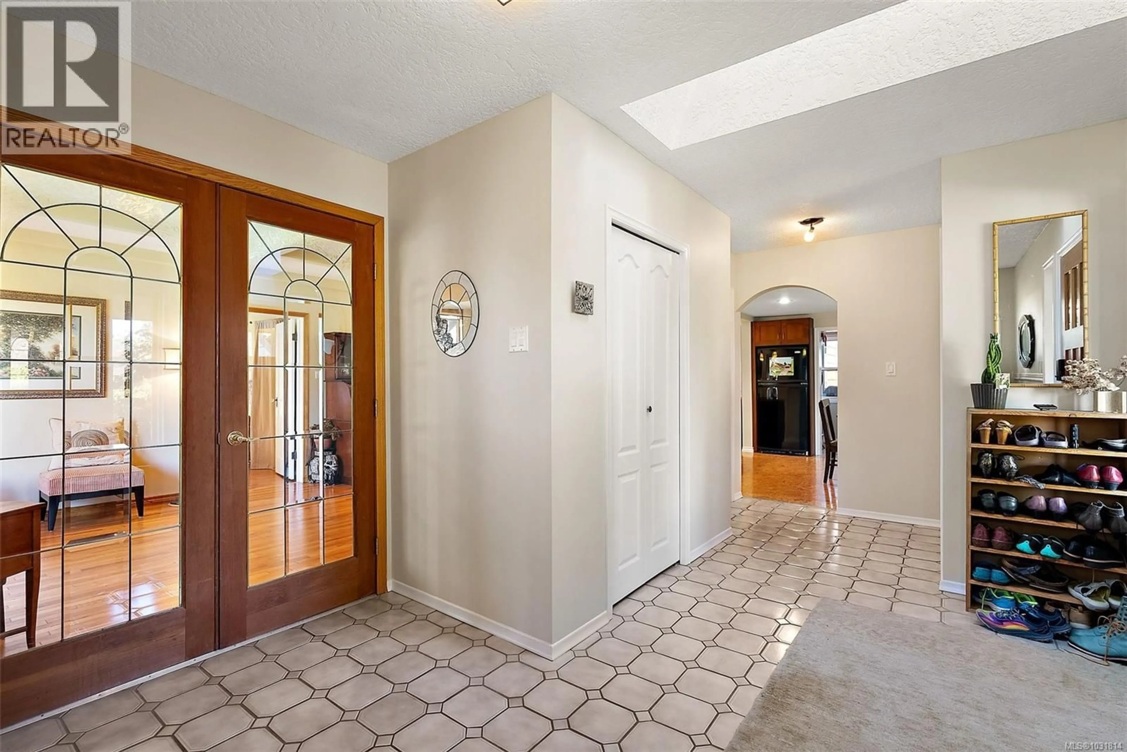 Indoor entryway for 517 TAIT STREET, Saanich British Columbia V8Z2C7