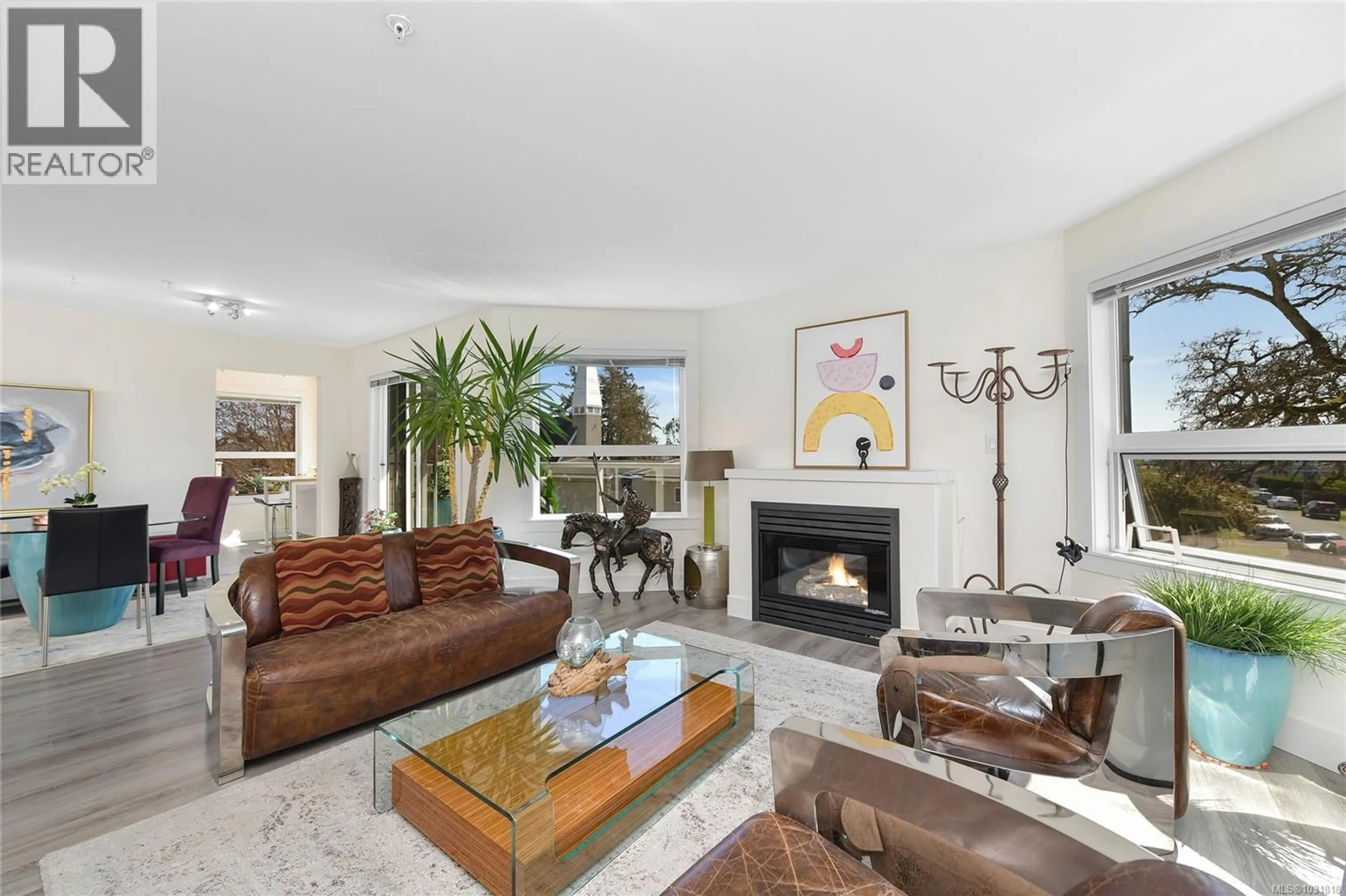 Living room with furniture, unknown for 203 - 2440 OAKVILLE AVENUE, Sidney British Columbia V8L5Y4