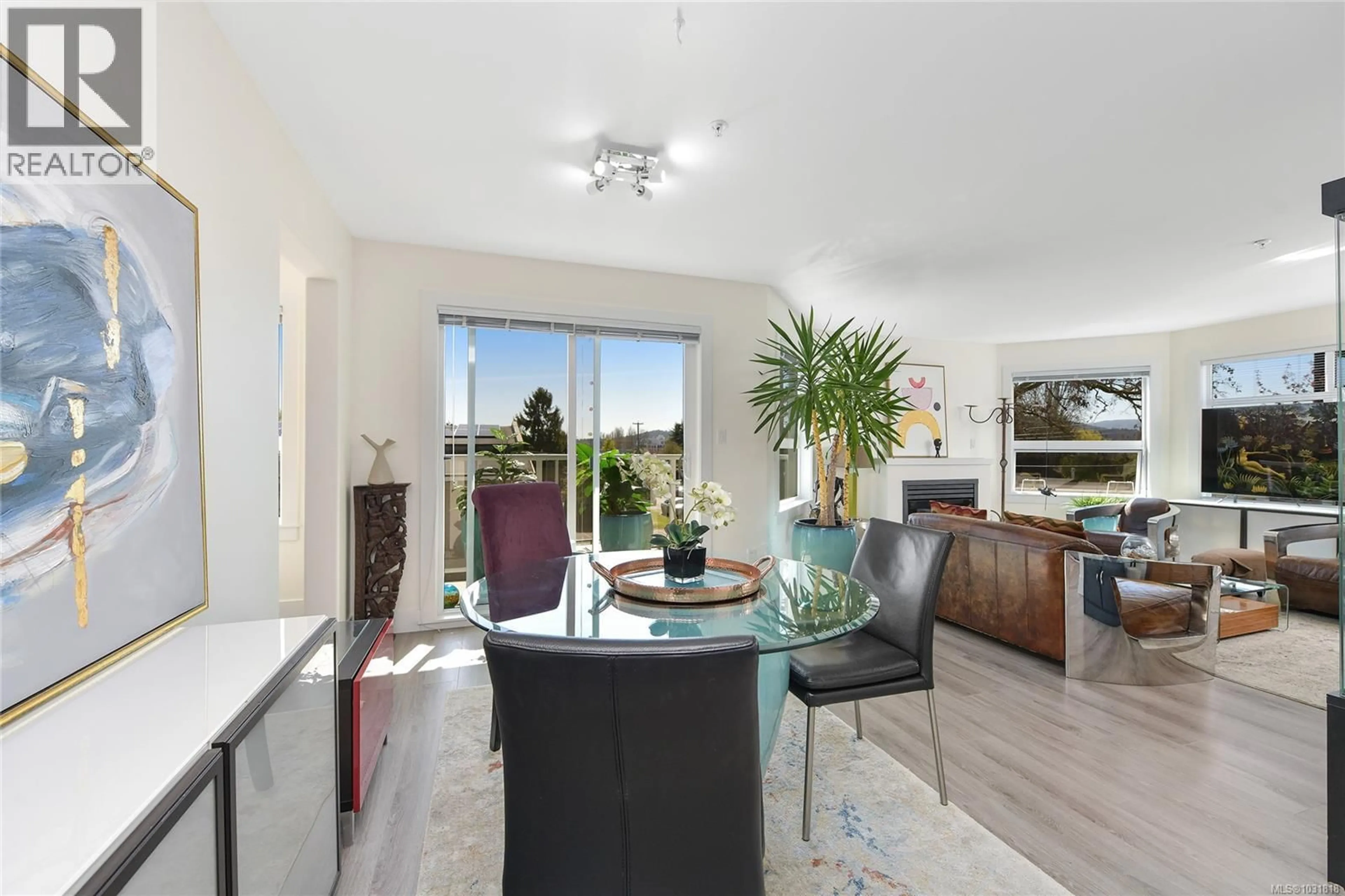 Living room with furniture, unknown for 203 - 2440 OAKVILLE AVENUE, Sidney British Columbia V8L5Y4