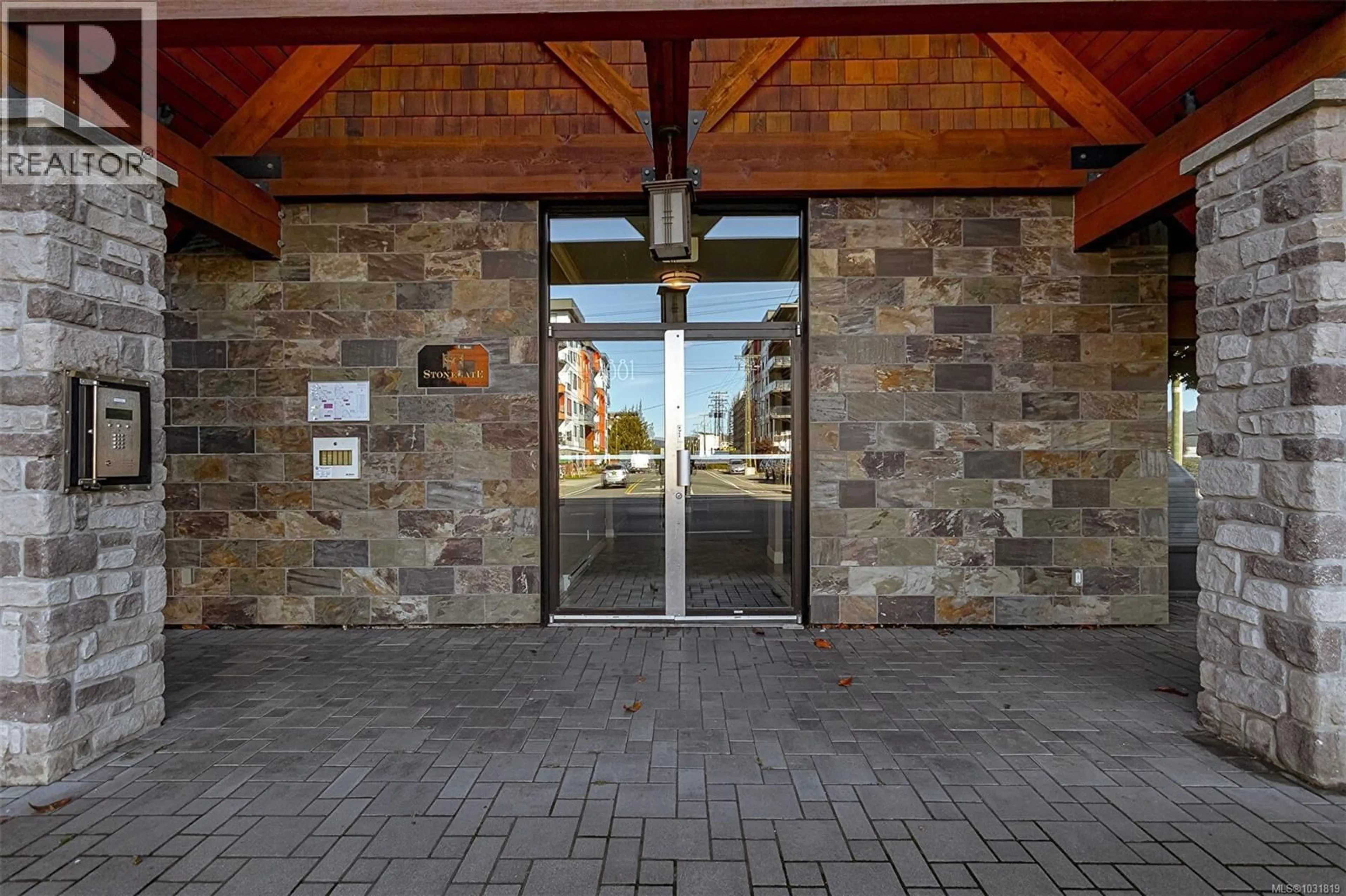Indoor foyer for 203 - 2881 PEATT ROAD, Langford British Columbia V9B3V7
