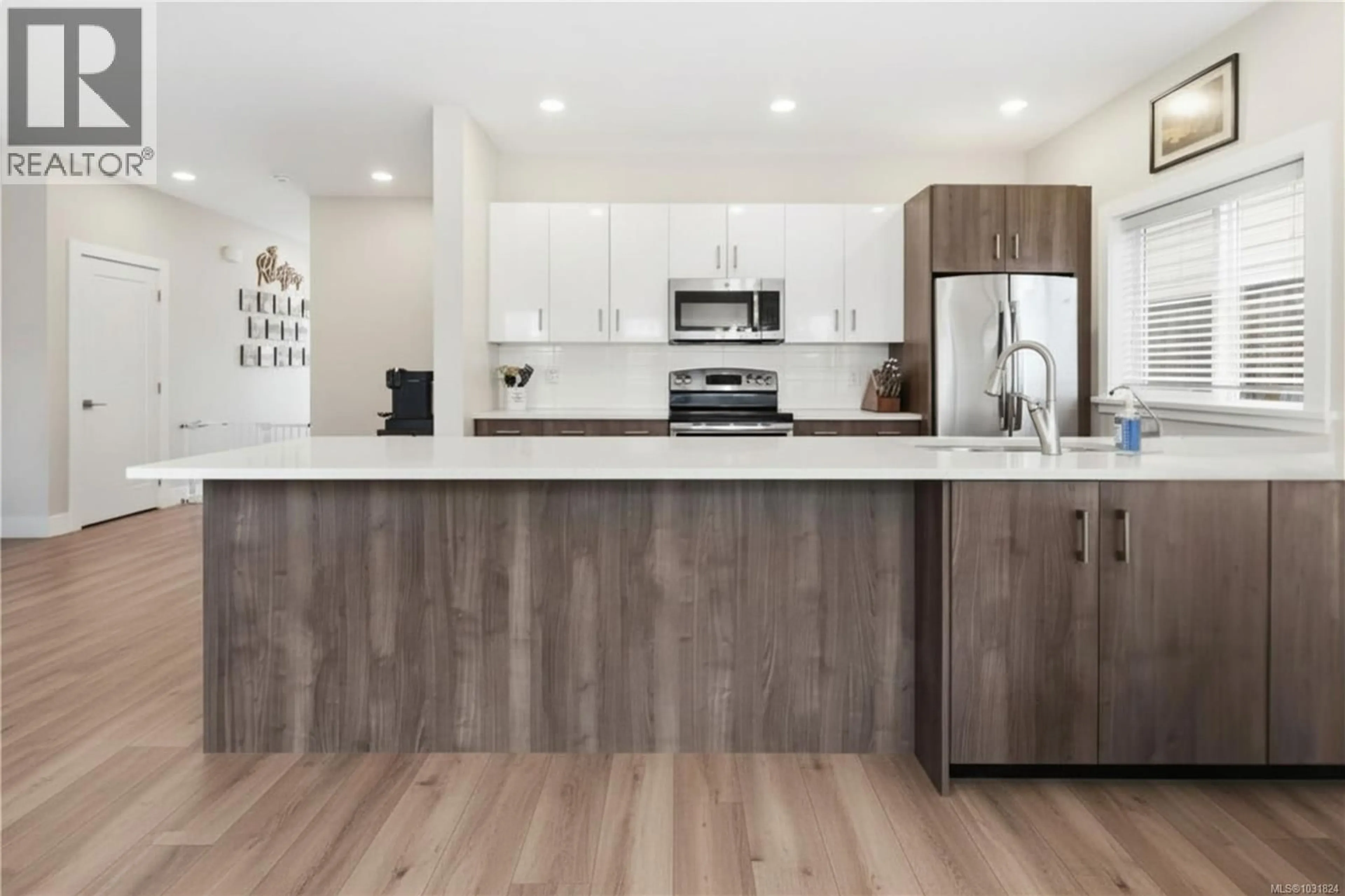 Open concept kitchen, wood/laminate floor for 6886 SAANICH CROSS ROAD, Central Saanich British Columbia V8Z5X6