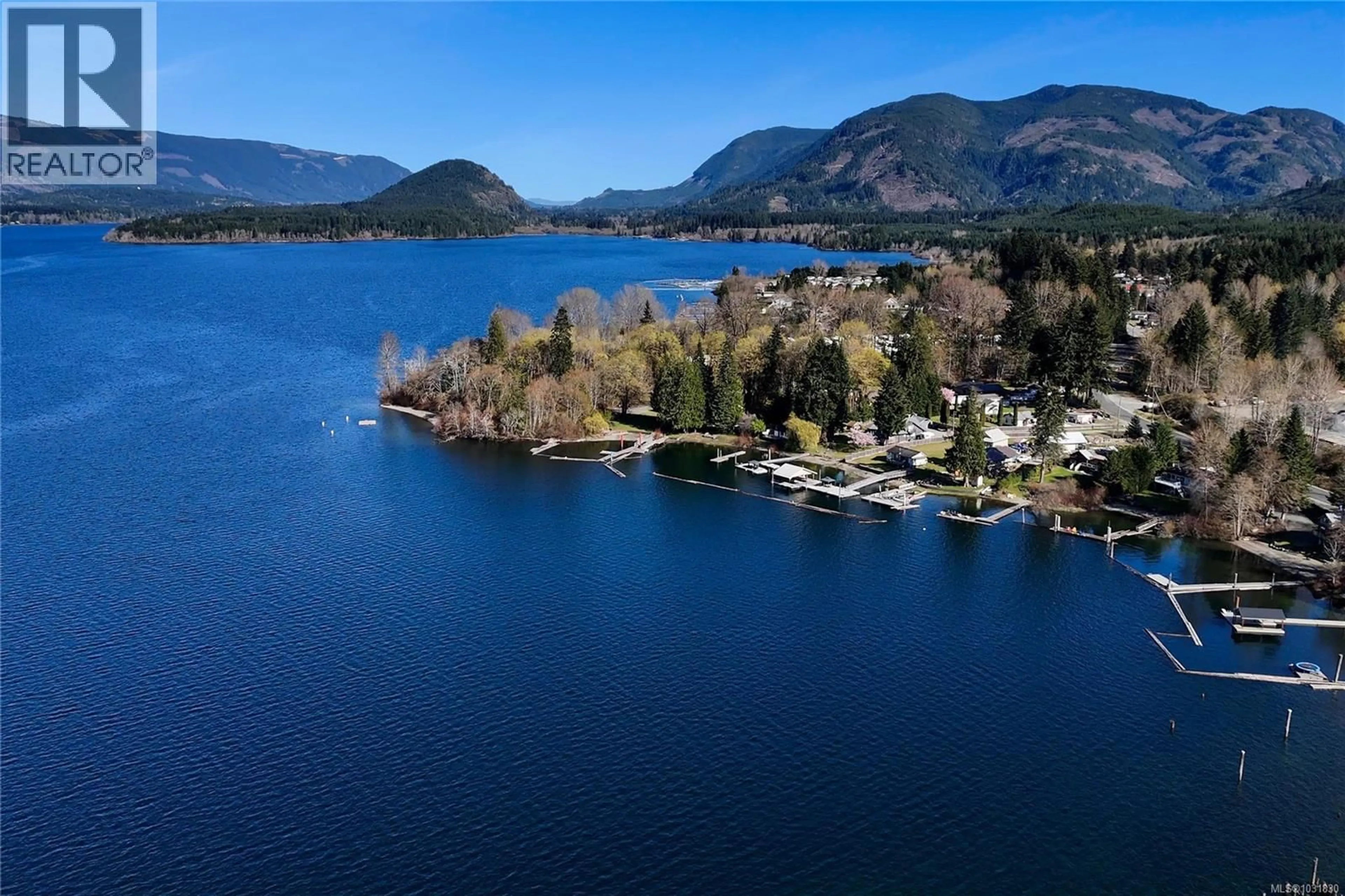 A pic from outside/outdoor area/front of a property/back of a property/a pic from drone, water/lake/river/ocean view for 10200 SOUTH SHORE ROAD, Honeymoon Bay British Columbia V0R1Y0