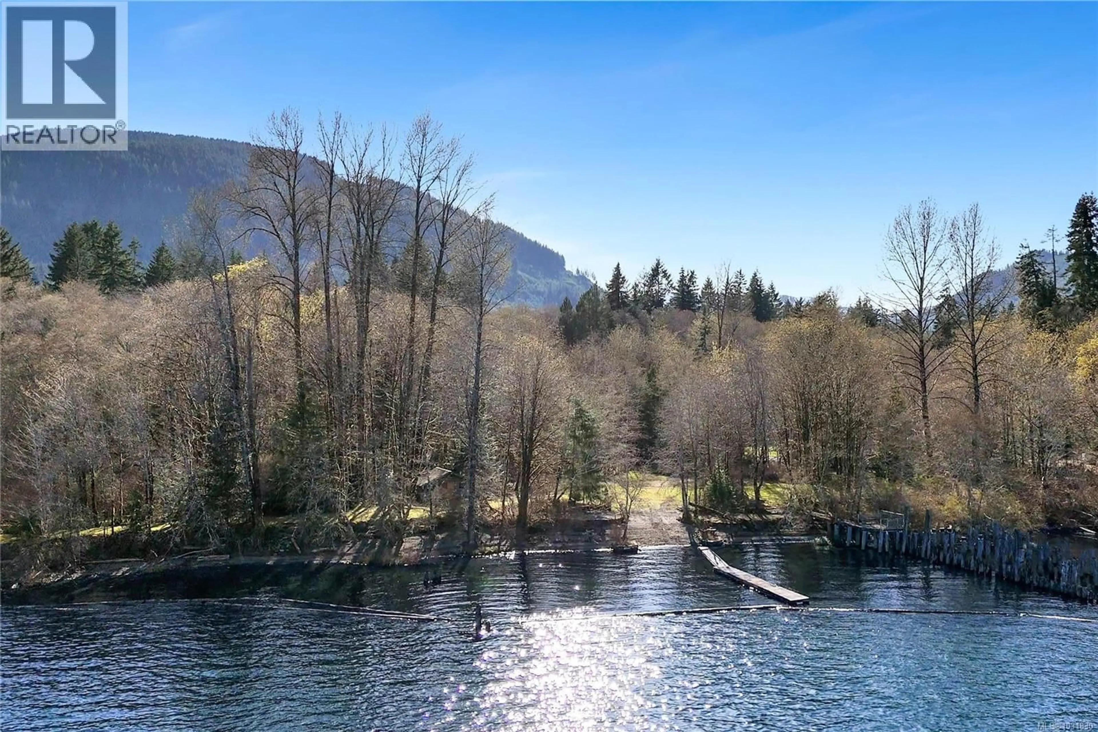 A pic from outside/outdoor area/front of a property/back of a property/a pic from drone, water/lake/river/ocean view for 10200 SOUTH SHORE ROAD, Honeymoon Bay British Columbia V0R1Y0