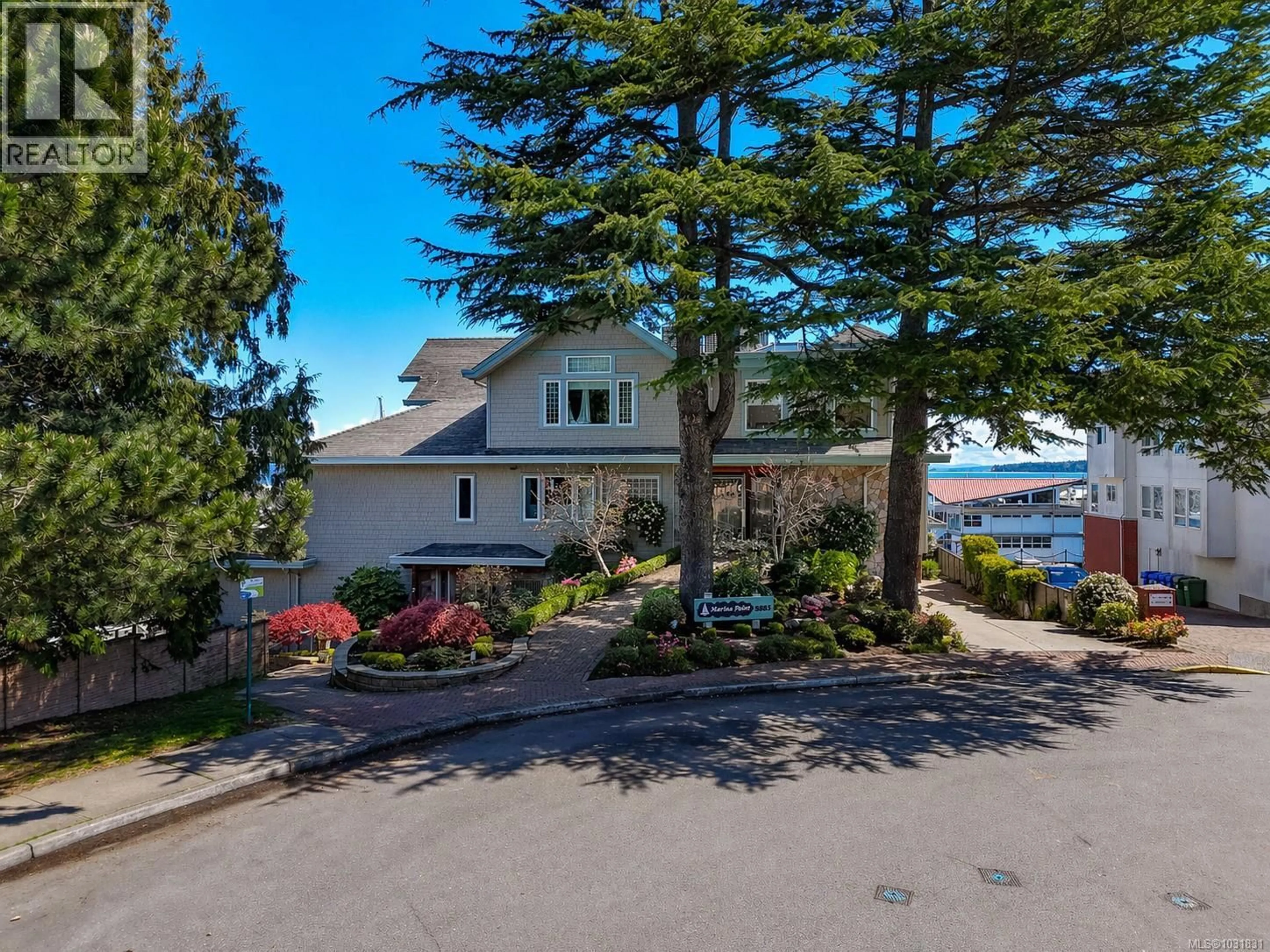 A pic from outside/outdoor area/front of a property/back of a property/a pic from drone, water/lake/river/ocean view for 5 - 9885 SECOND STREET, Sidney British Columbia V8L3C7