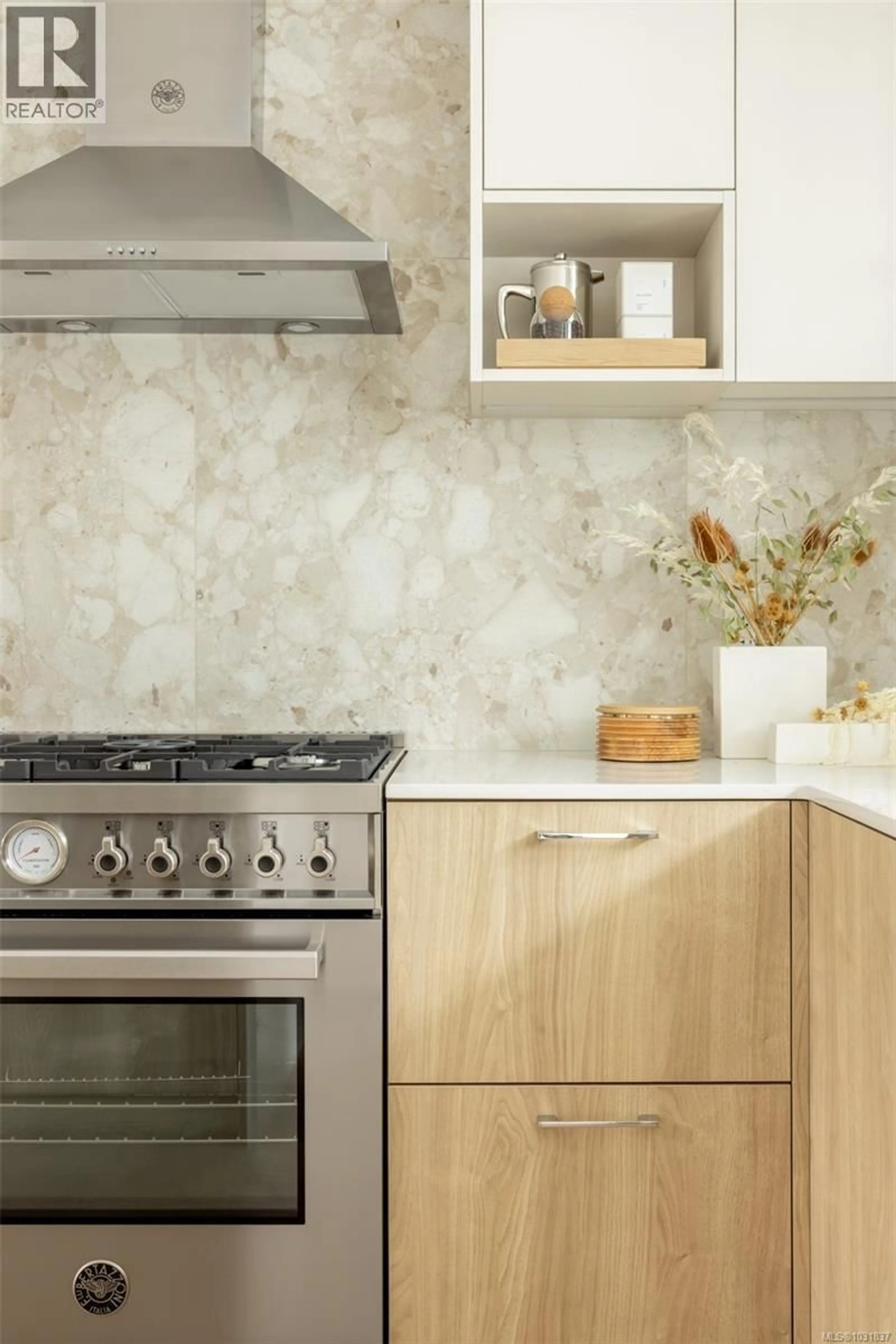 Contemporary kitchen, ceramic/tile floor for TH7 - 630 GORGE ROAD WEST, Saanich British Columbia V9A1N5