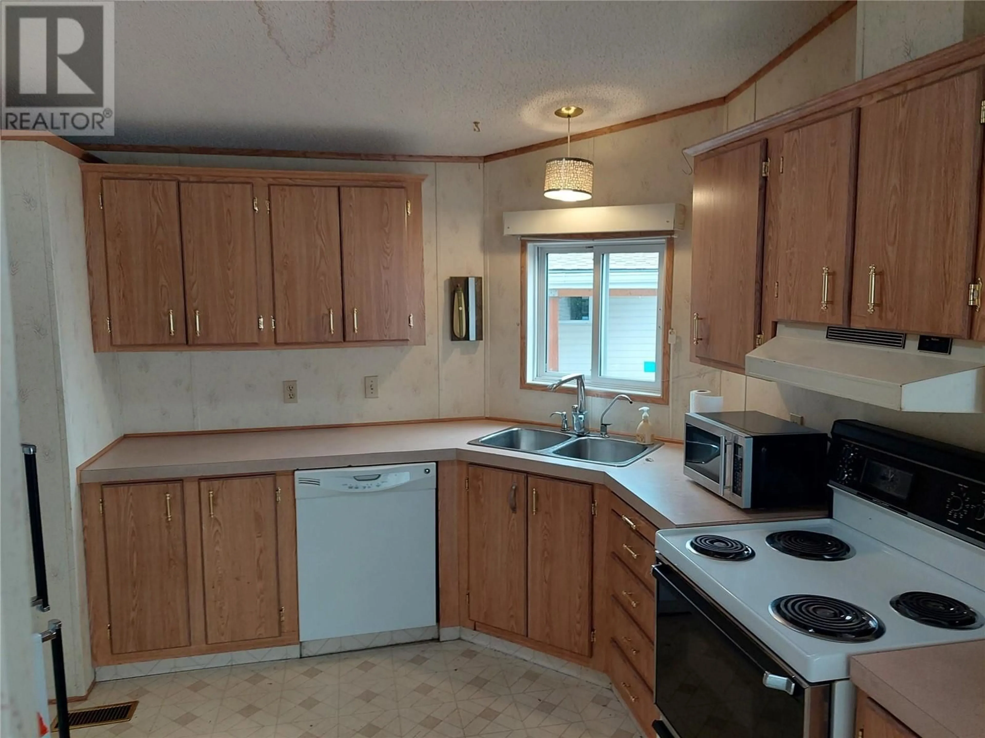 Standard kitchen for 5484 25th Avenue Unit# 117, Vernon British Columbia V1T7A8