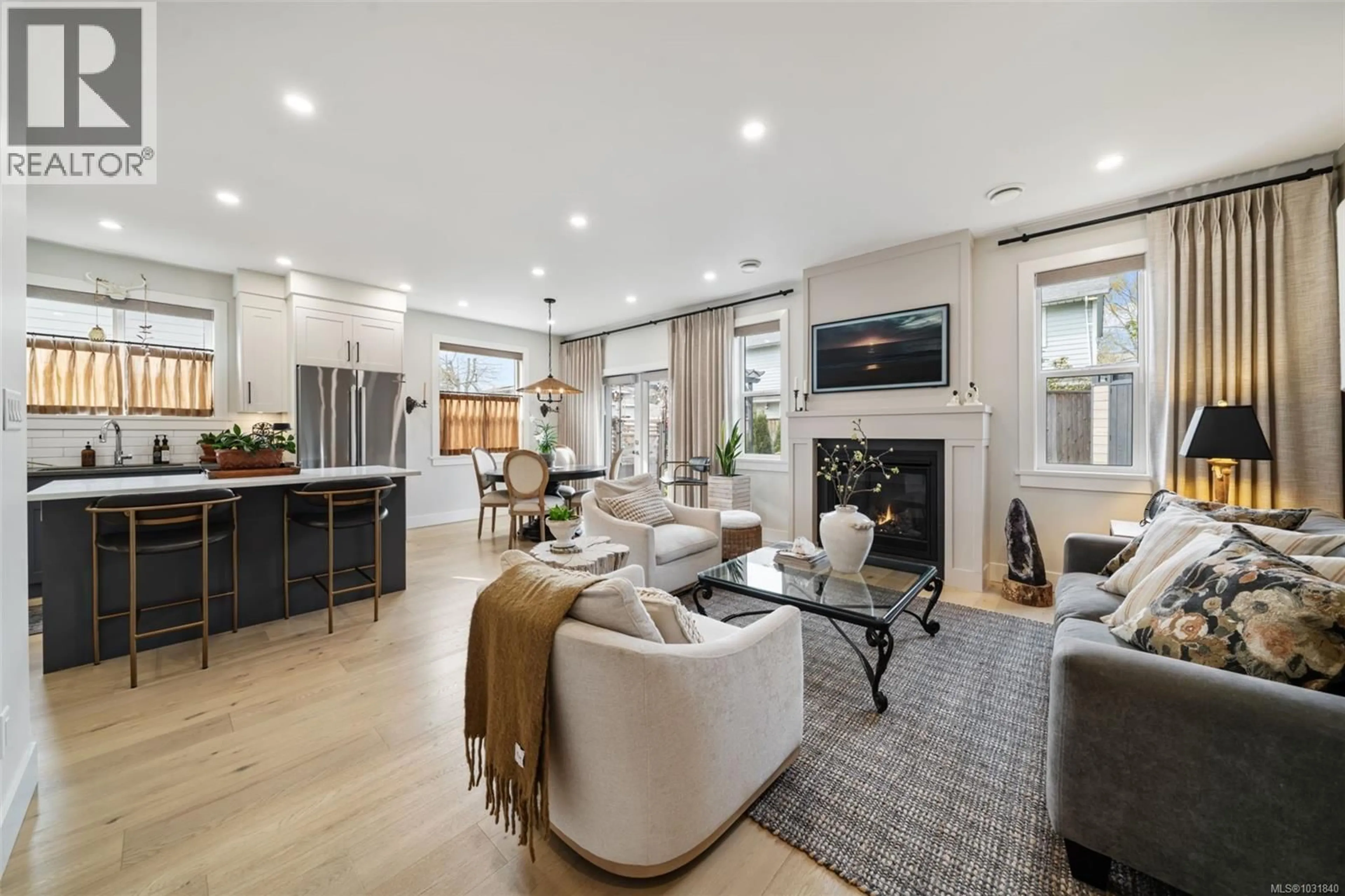 Unknown for 912 CLARKE ROAD, Central Saanich British Columbia V8M2G1