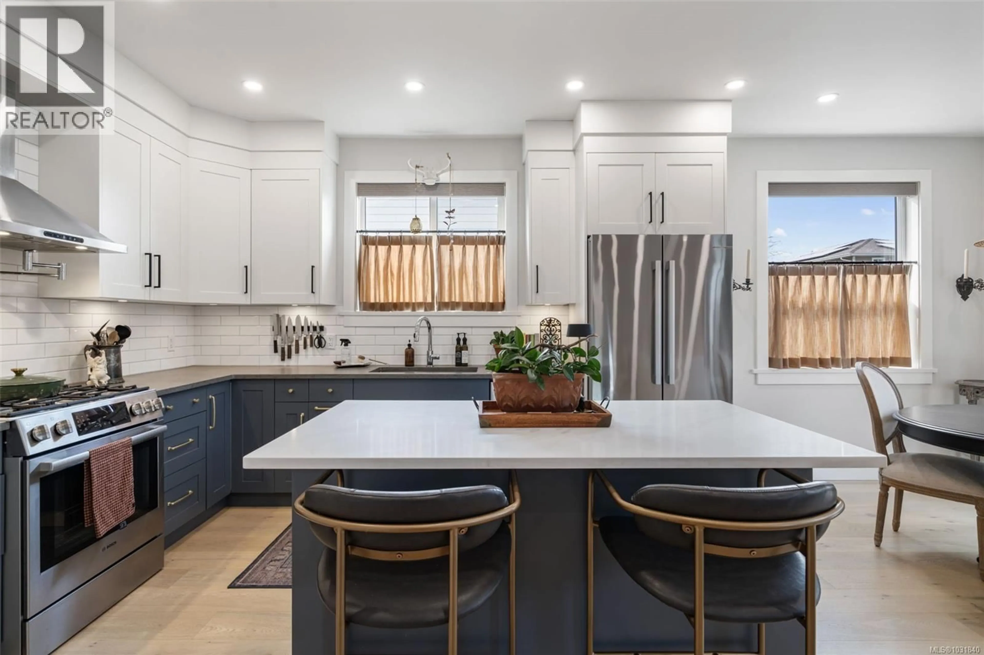 Open concept kitchen, ceramic/tile floor for 912 CLARKE ROAD, Central Saanich British Columbia V8M2G1