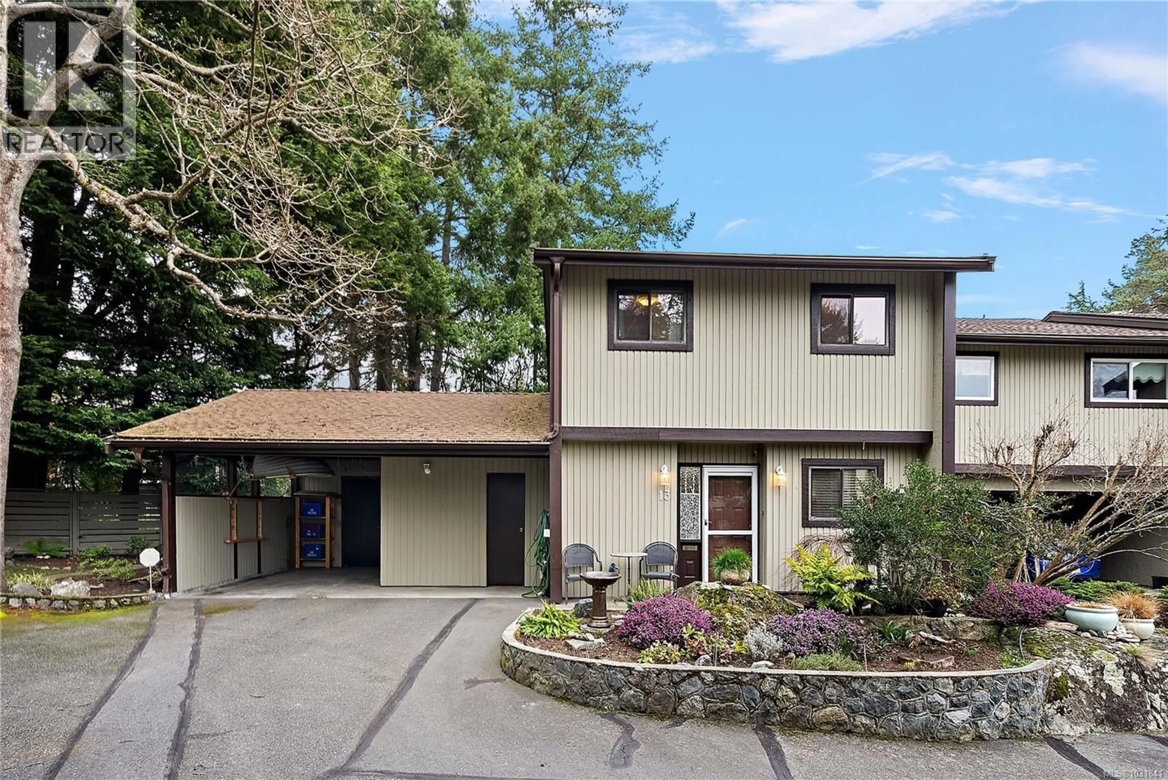 Home with vinyl exterior material, street for 13 - 897 ADMIRALS ROAD, Esquimalt British Columbia V9A2P1