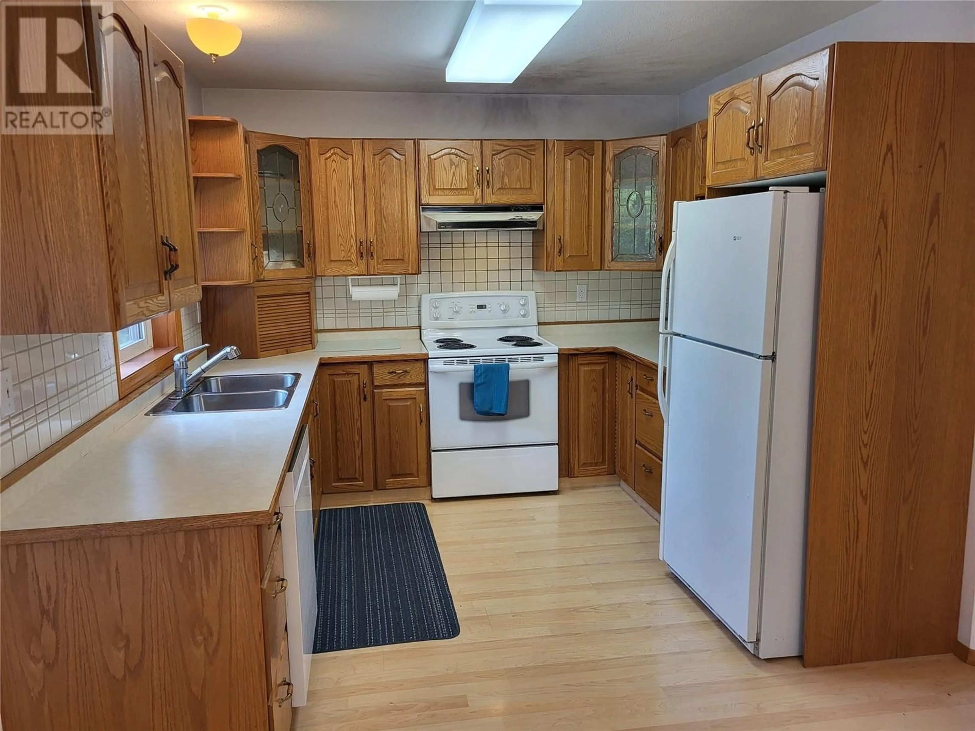 Standard kitchen, wood floors, cottage for 6184 Saint Martin Place, Oliver British Columbia V0H1T0