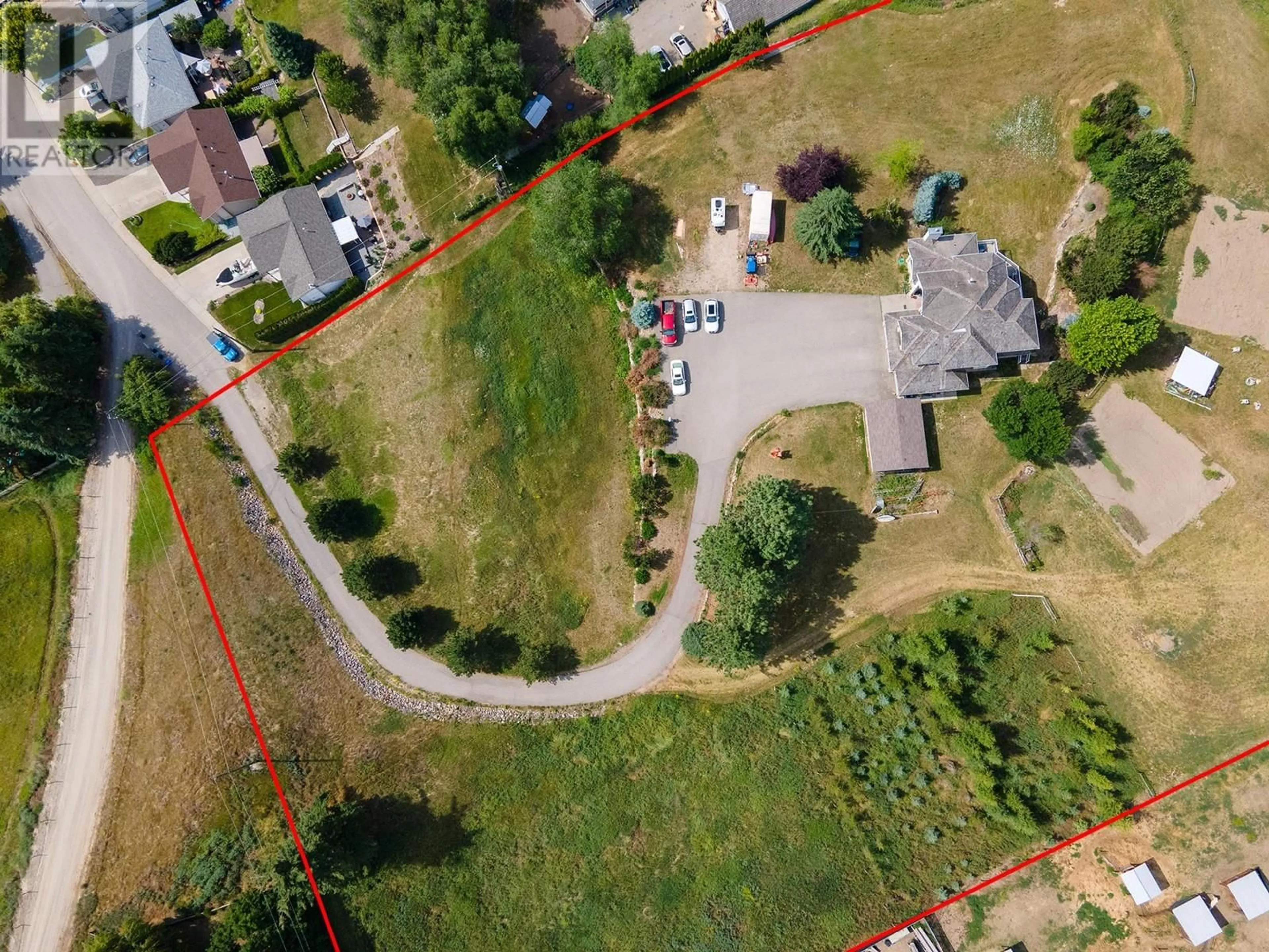 Fenced yard for 3780 Murray Drive, Armstrong British Columbia V0E1B4