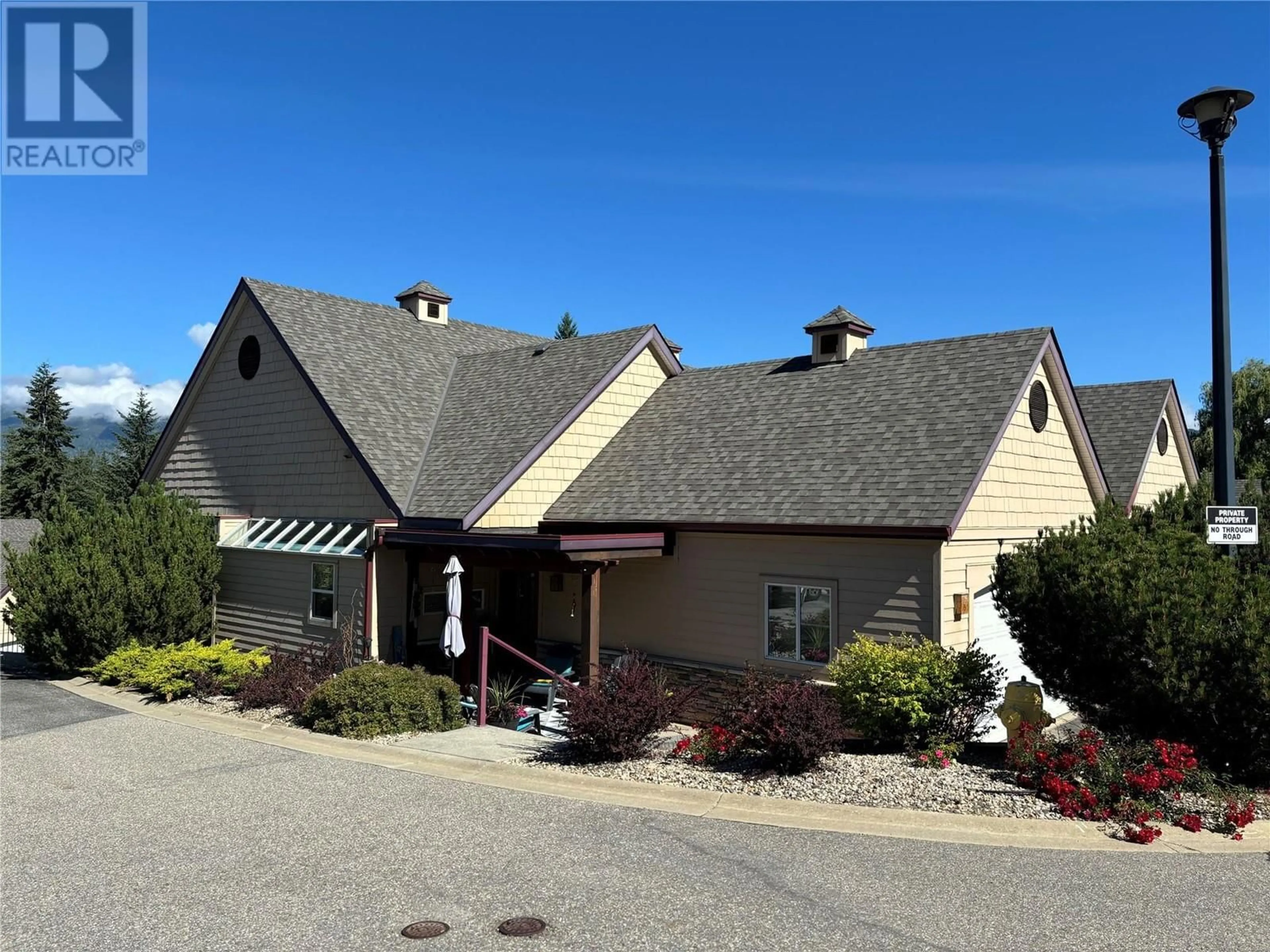 A pic from exterior of the house or condo, the front or back of building for 441 20 Street NE Unit# 5, Salmon Arm British Columbia V1E4N2