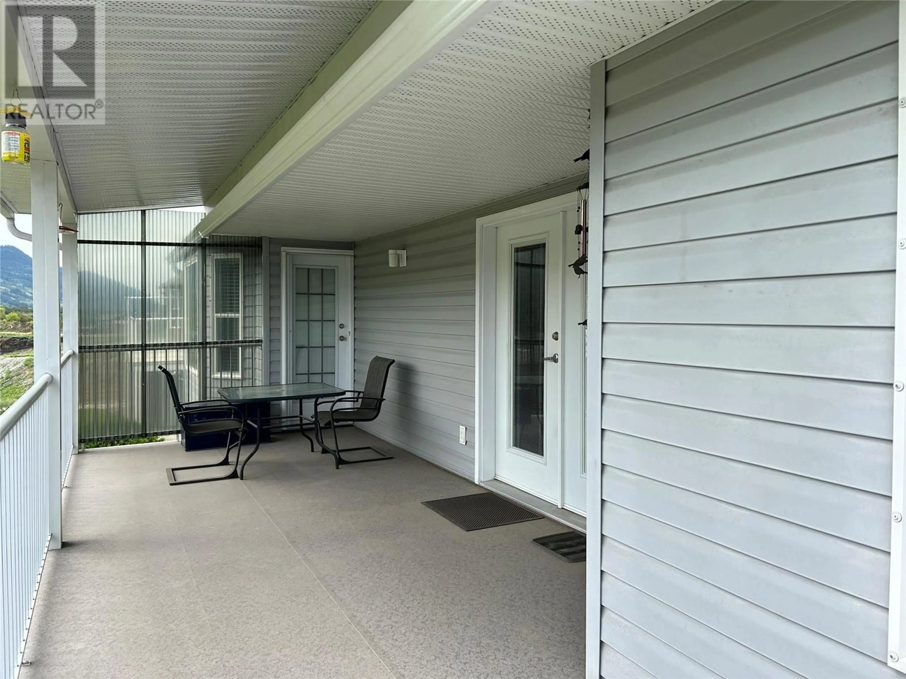 Patio for 686 6 Street, Vernon British Columbia V1H1Z1