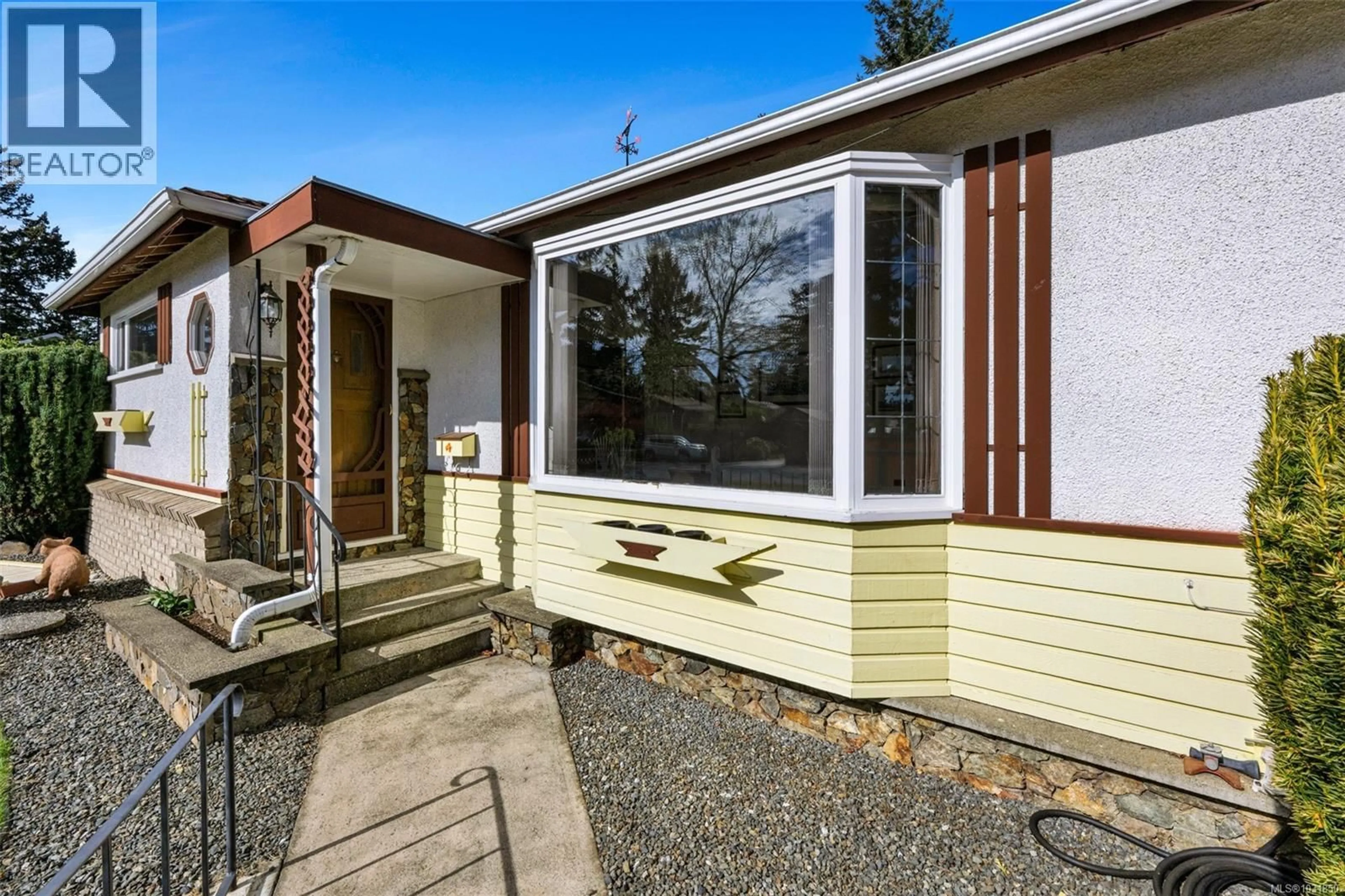 Home with vinyl exterior material, street for 3006 PICKFORD ROAD, Colwood British Columbia V9B2K9