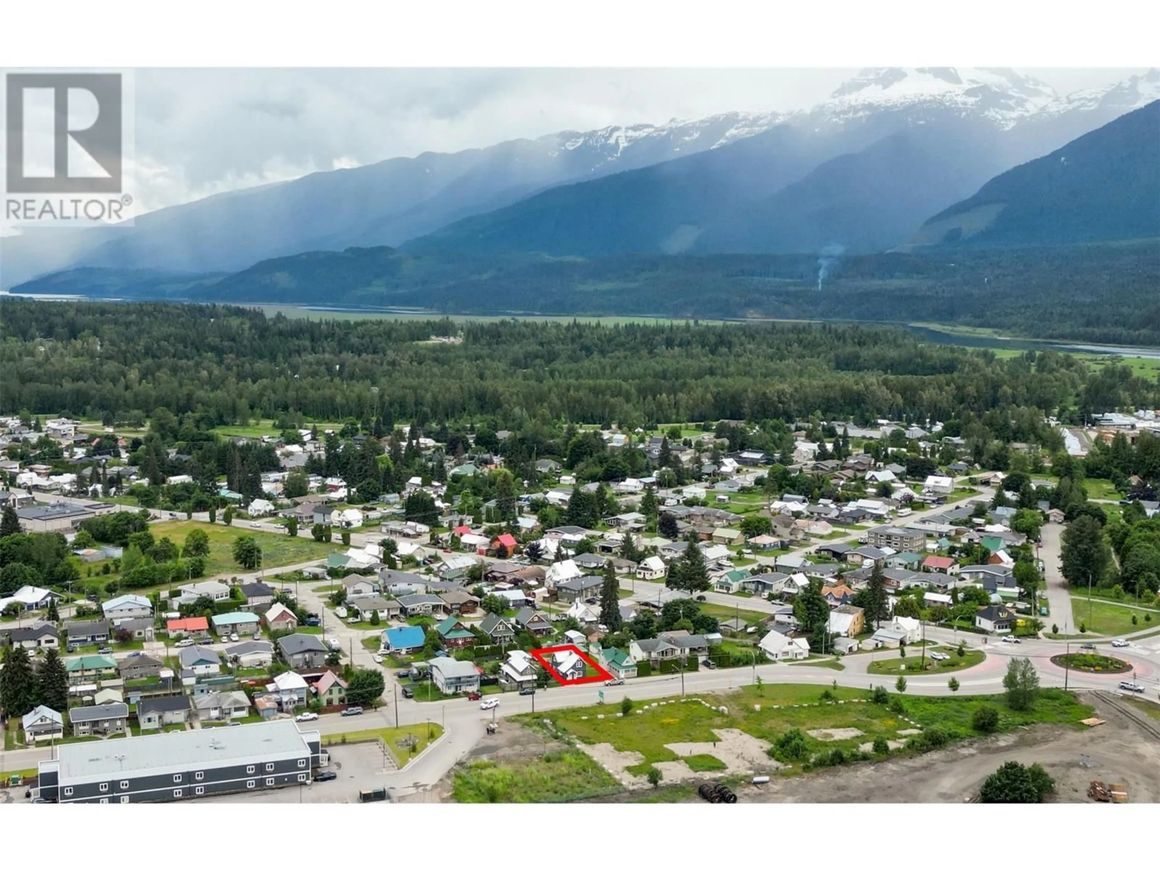 Blurry image for 404 Townley Street, Revelstoke British Columbia V0E2S0